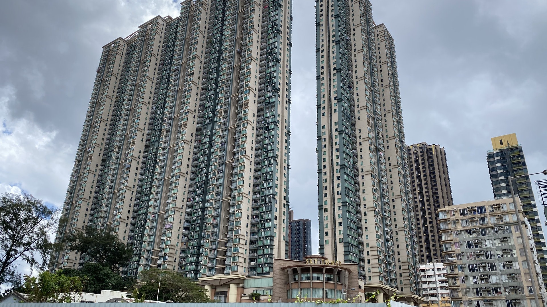 移民賣樓|傲雲峰兩房再失守800萬 呎售不足1.7萬近年新低 移民賣樓|傲雲峰兩房再失守800萬 呎售不足1.7萬近年新低