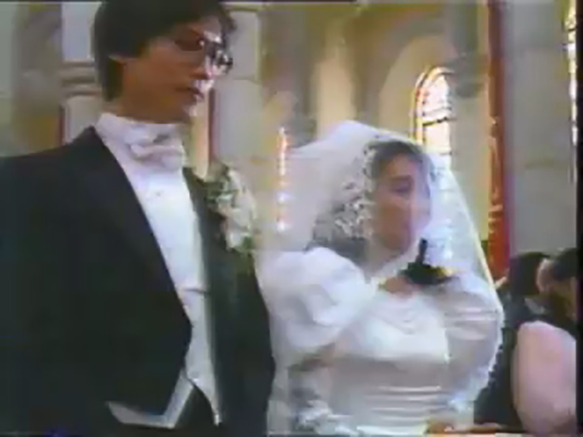 1986年1月11日,金子力、陳美齡在香港舉行婚禮,安倍晉三來港擔任伴郎。(網上影片截圖) 1986年1月11日,金子力、陳美齡在香港舉行婚禮,安倍晉三來港擔任伴郎。(網上影片截圖)