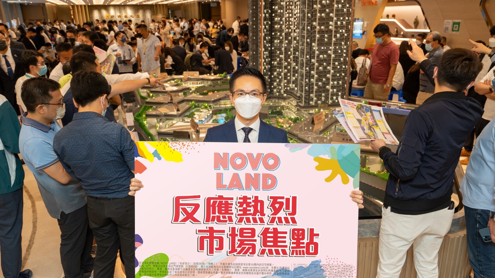 屯門NOVO LAND首日暫收2600票 超額認購近15倍 屯門NOVO LAND首日暫收2600票 超額認購近15倍