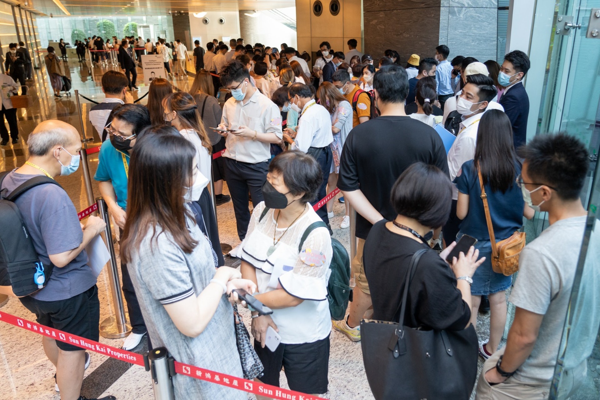項目首日接受認購登記,截至6時,錄得逾2,600票,以首張價單推出165個單位計,超額認購約15倍。(發展商提供) 項目首日接受認購登記,截至6時,錄得逾2,600票,以首張價單推出165個單位計,超額認購約15倍。(發展商提供)