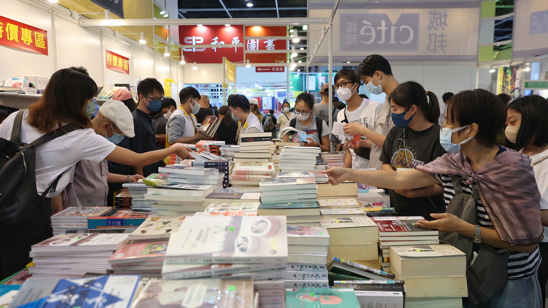 陳茂波相信書展等大型展會刺激額外消費需求 造就短期就業機會 陳茂波相信書展等大型展會刺激額外消費需求 造就短期就業機會