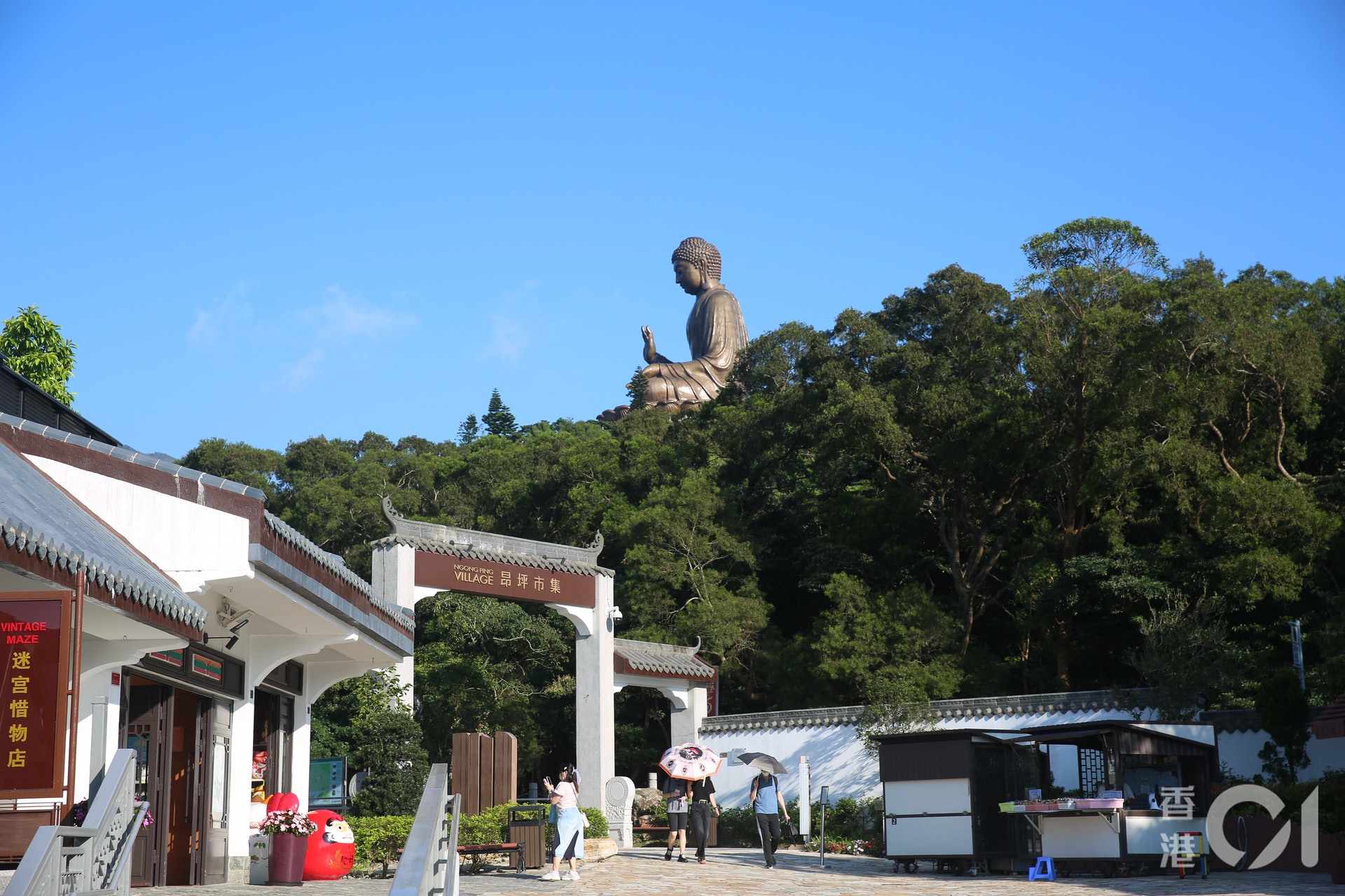 涉事父子昨日中午12時於昂坪起步,前往鳳凰山。(王譯揚攝) 涉事父子昨日中午12時於昂坪起步,前往鳳凰山。(王譯揚攝)