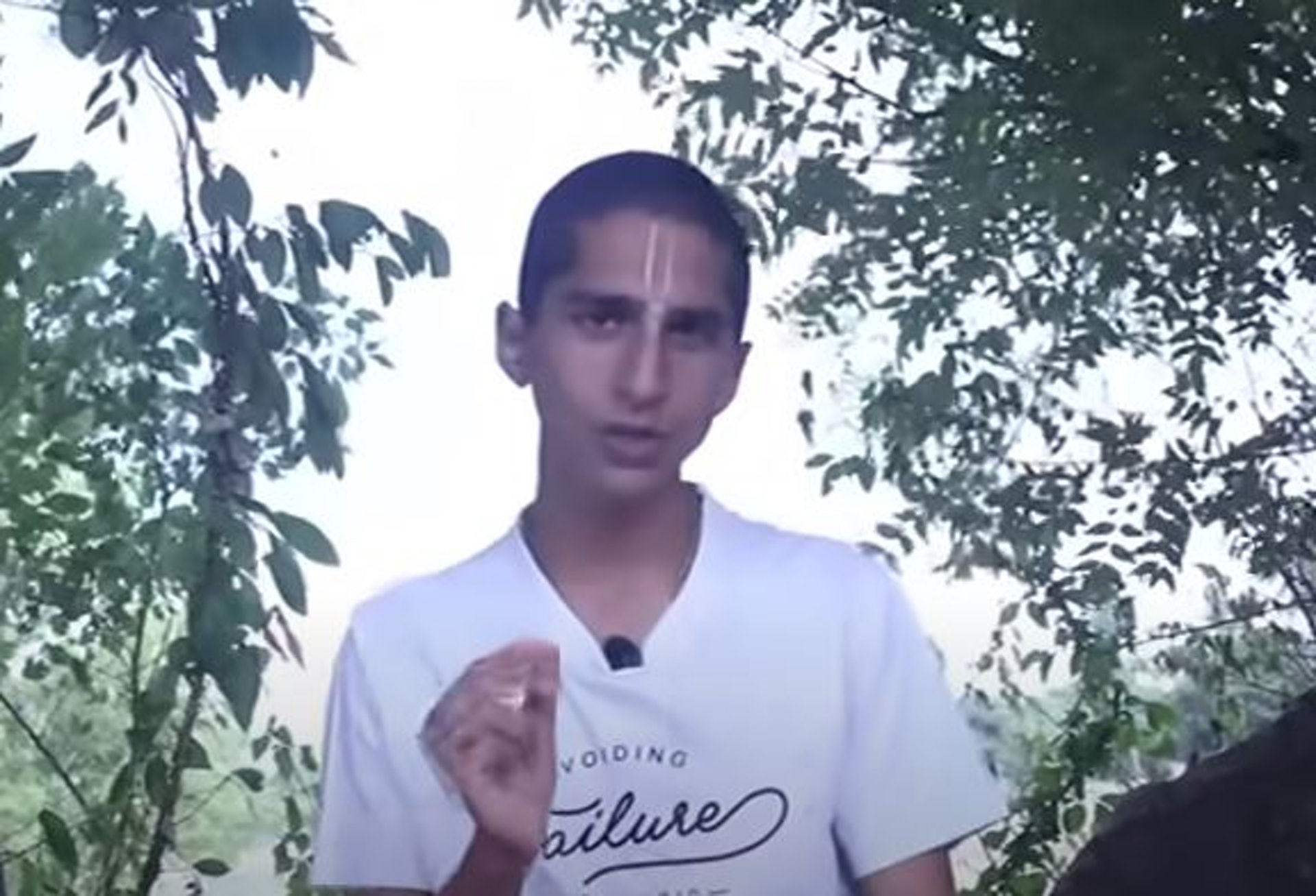 印度神童阿南德(Abhigya Anand)於最新預言影片中指出,7月12日到7月16日有3個特殊行星事件一起發生,接下來幾個星期和幾個月「可能會發生重大的震驚事件」,提醒要留意4大凶險。(影片截圖) 印度神童阿南德(Abhigya Anand)於最新預言影片中指出,7月12日到7月16日有3個特殊行星事件一起發生,接下來幾個星期和幾個月「可能會發生重大的震驚事件」,提醒要留意4大凶險。(影片截圖)