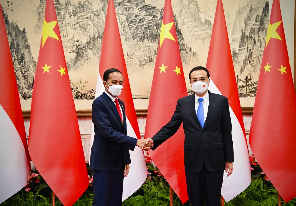佐科维多多访华：除了会晤习近平外，佐科维多多（左）2022年7月26日也有与中国国务院总理李克强（右）会面（AP）