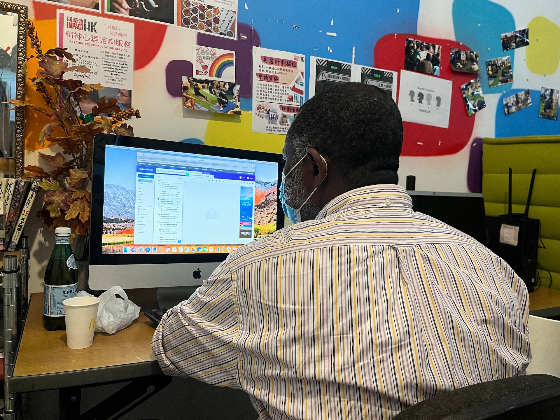 同路舍的一名義工在尖沙咀碼頭遇到了Luke,並轉介他到同路舍的緊急住宿服務尋求幫助。(同路舍提供圖片) 同路舍的一名義工在尖沙咀碼頭遇到了Luke,並轉介他到同路舍的緊急住宿服務尋求幫助。(同路舍提供圖片)