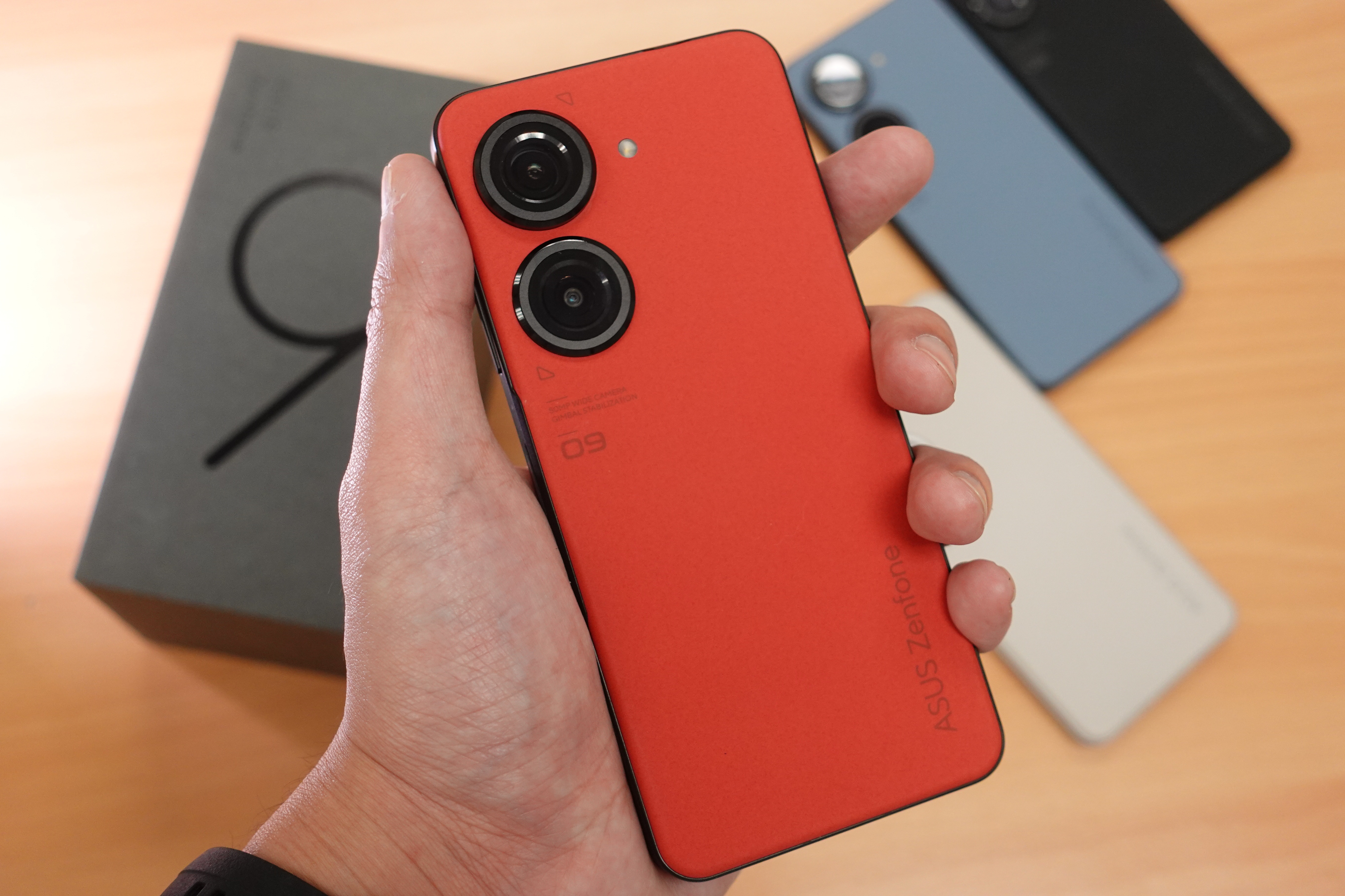 ASUS ZenFone 9發表上手試｜細機換新設計回歸、雲台防震攝影必試