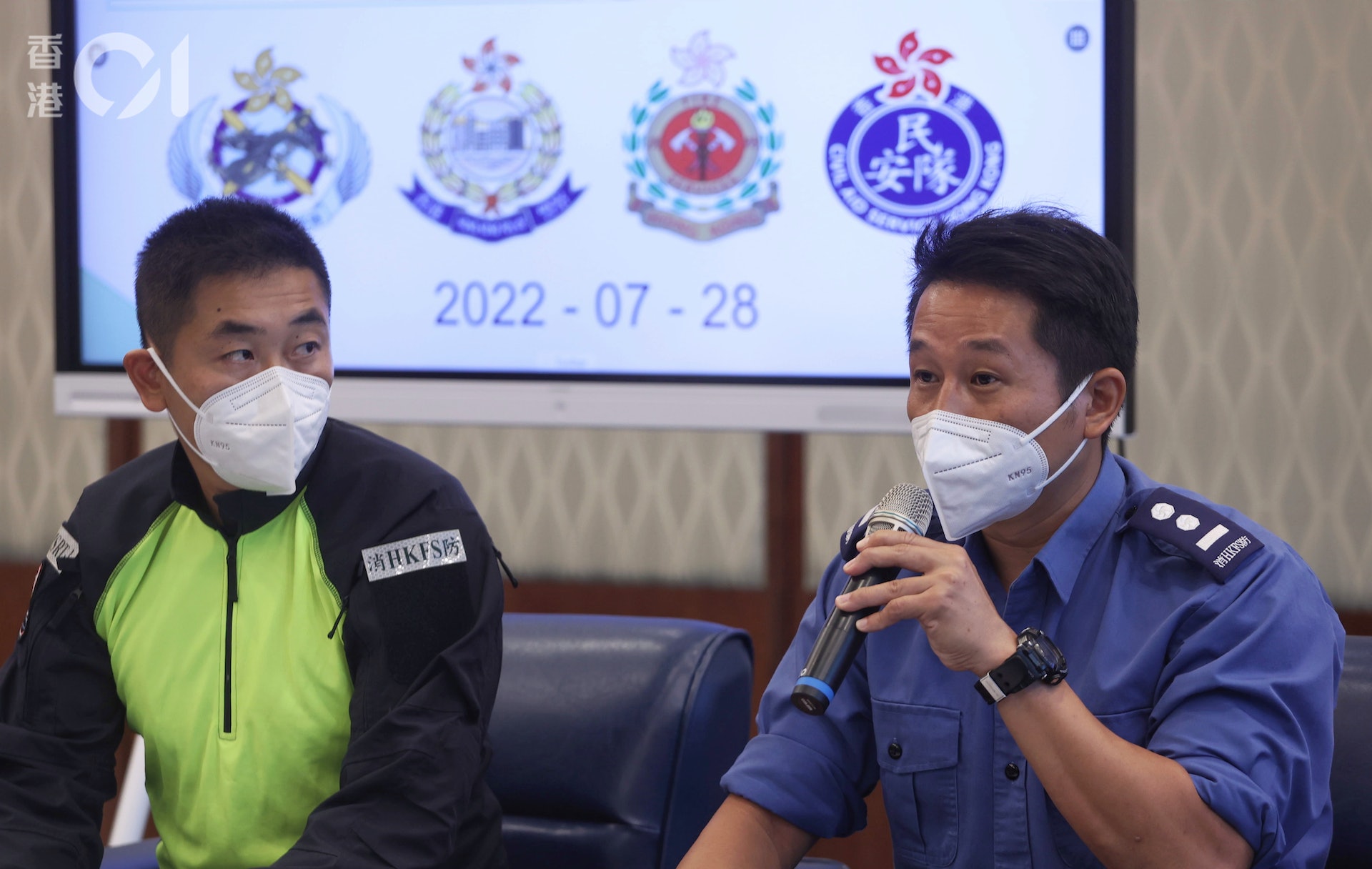 消防處攀山拯救專隊高級消防隊長羅文傑(左)、消防處潛水組高級消防隊長張家和(右)。(余俊亮攝) 消防處攀山拯救專隊高級消防隊長羅文傑(左)、消防處潛水組高級消防隊長張家和(右)。(余俊亮攝)