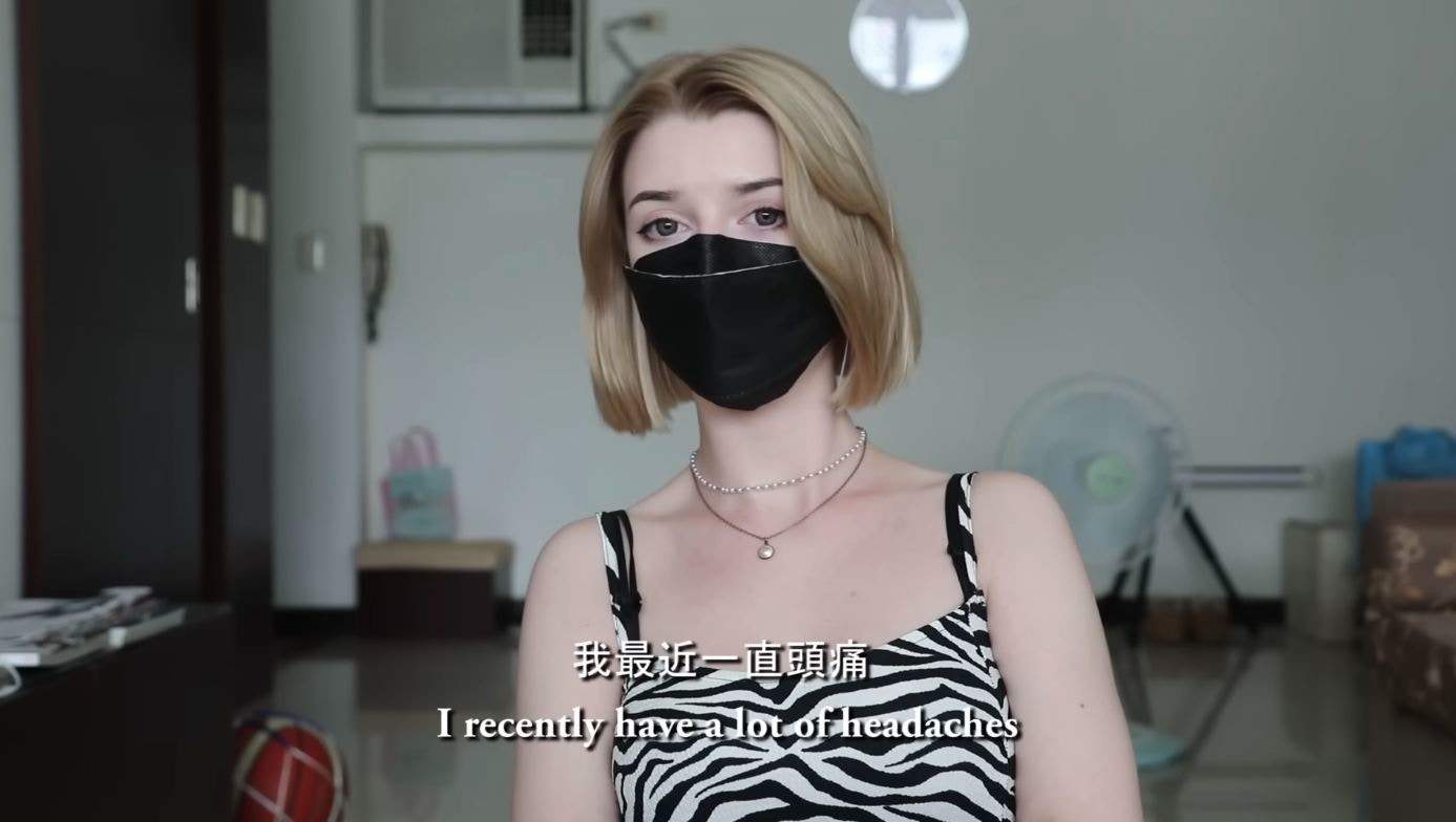 烏克蘭美女Tanya第一次到台灣診所看病，結果讓她大為意外。（YouTube@Stopkiddinstudio）