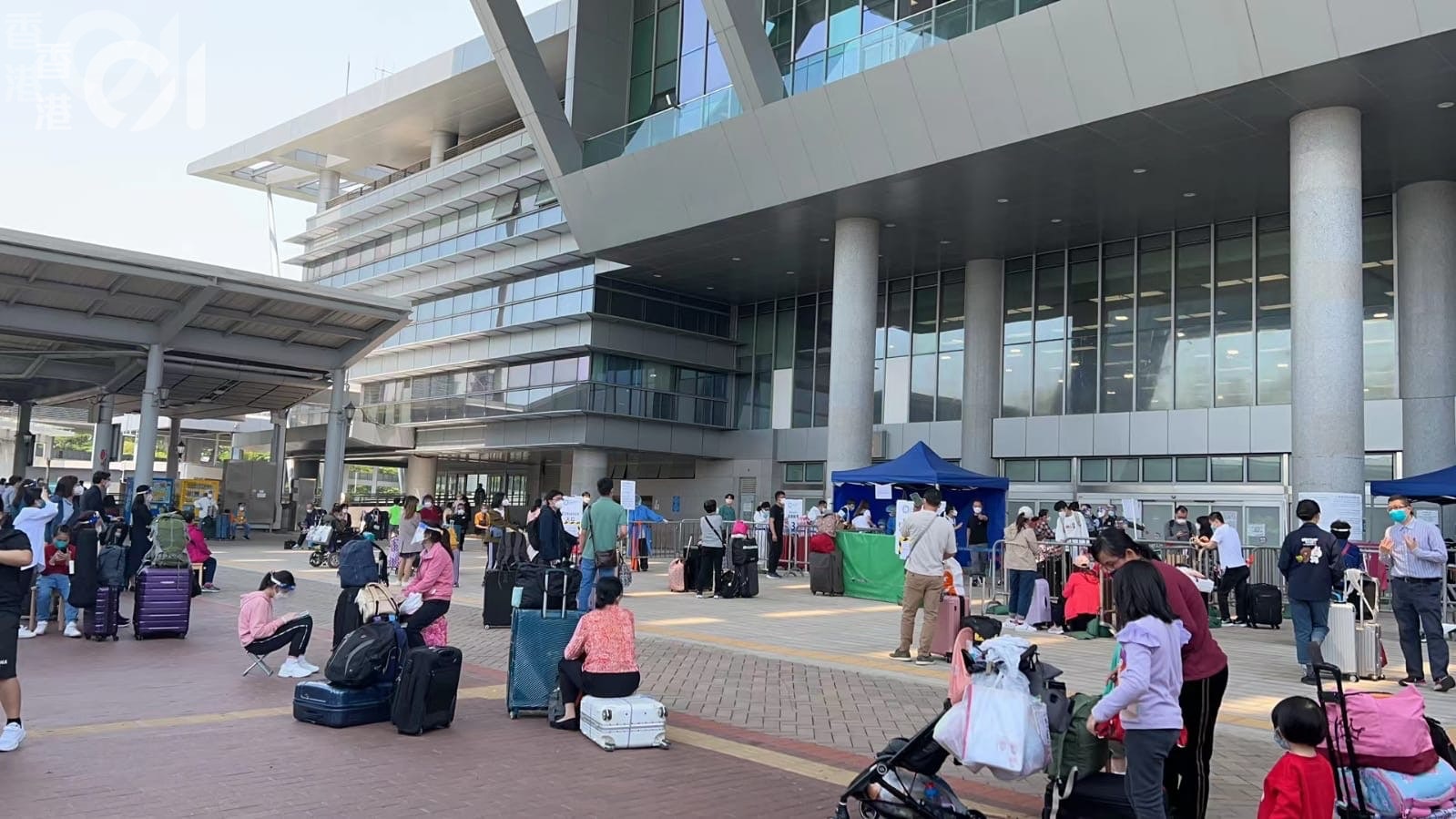 通關 跨境直通巴恢復往深圳灣即將加開廣州 佛山班次 通關 跨境直通巴恢復往深圳灣即將加開廣州 佛山班次