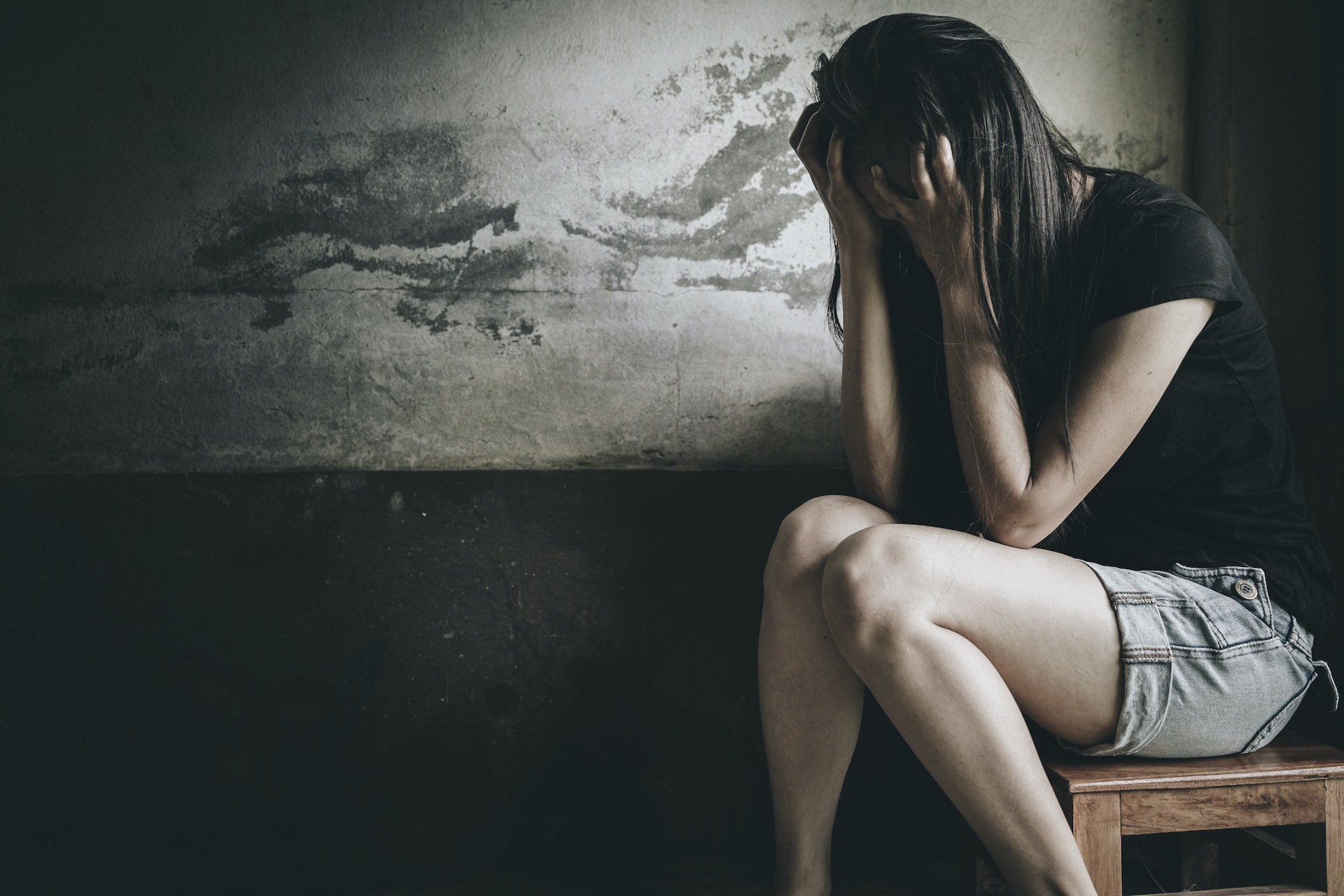 網絡近日熱傳一張「行事日曆」,記錄了一名台灣女子被騙到柬埔寨工作後遭多次性侵的慘痛經歷,生不如死,提醒其他人找工作時要小心。(示意圖,非當事人/gettyimages) 網絡近日熱傳一張「行事日曆」,記錄了一名台灣女子被騙到柬埔寨工作後遭多次性侵的慘痛經歷,生不如死,提醒其他人找工作時要小心。(示意圖,非當事人/gettyimages)
