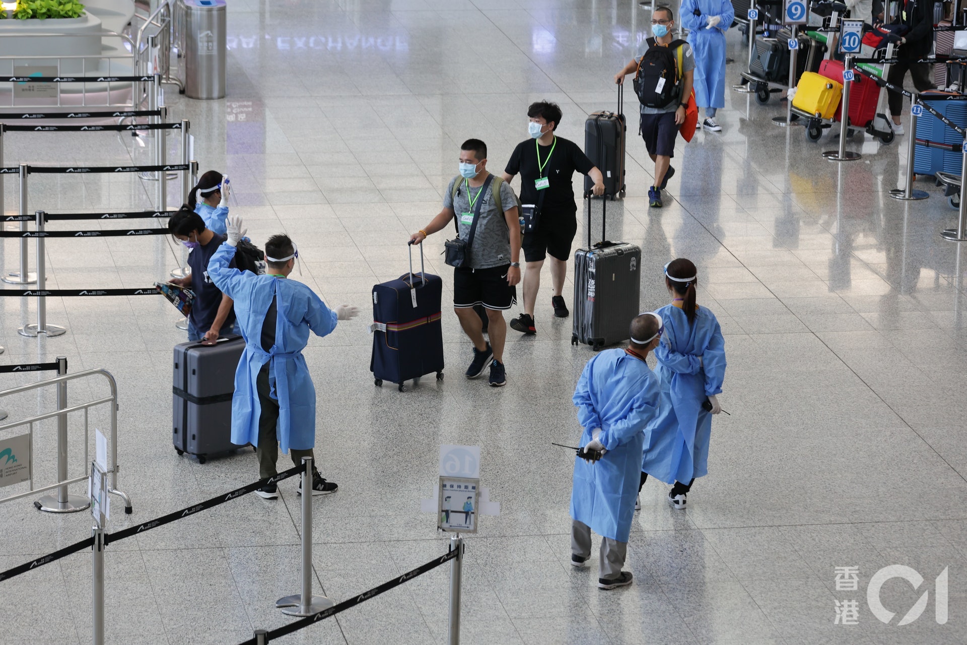 衞生防護中心稱已即時在機場加強剛果來港中轉站抵港的航班的旅客進行健康篩檢,包括量體溫及做醫學評估等。(資料圖片) 衞生防護中心稱已即時在機場加強剛果來港中轉站抵港的航班的旅客進行健康篩檢,包括量體溫及做醫學評估等。(資料圖片)