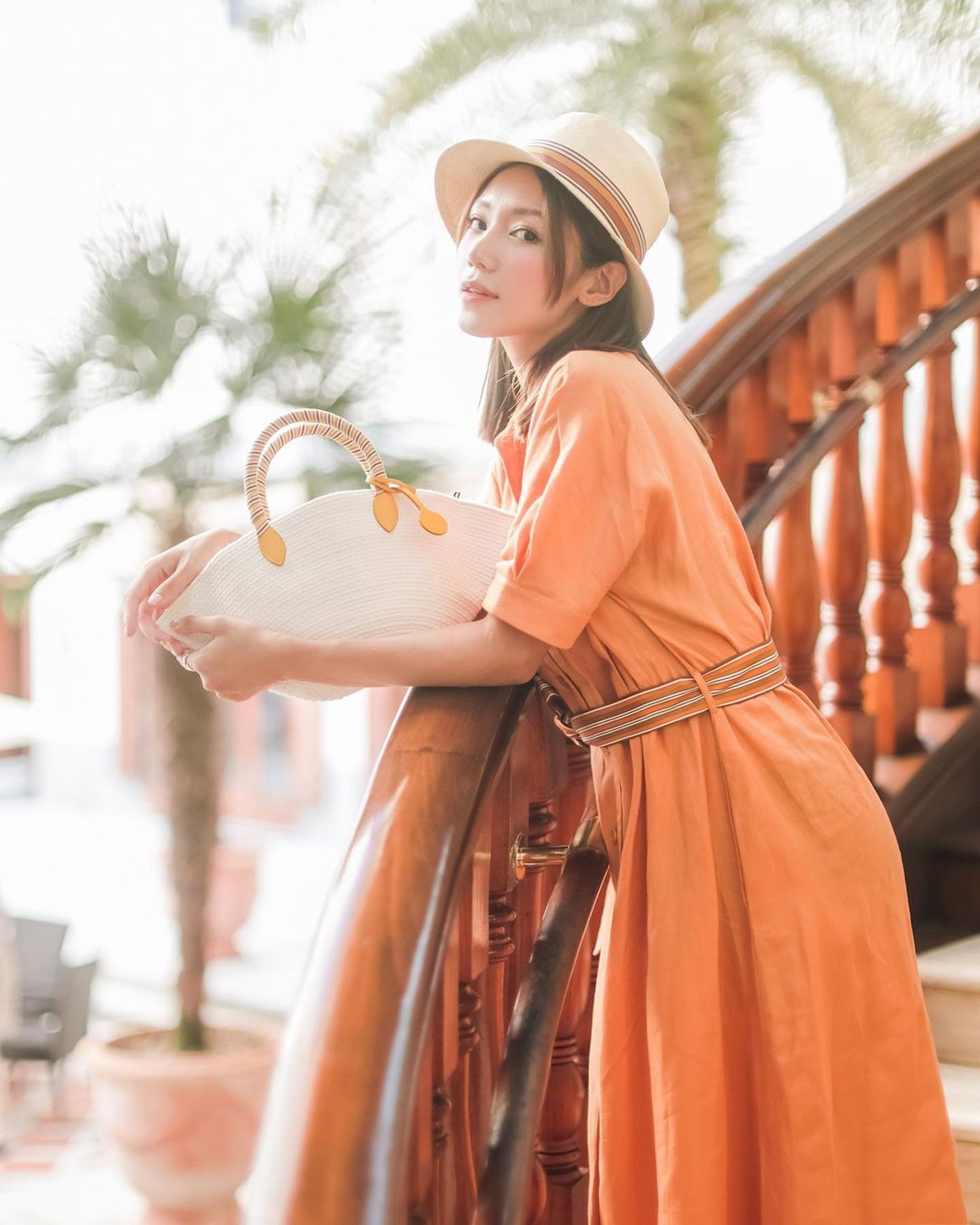 【倪晨曦|孕媽穿搭】倪晨曦利用粗腰帶強調腰線。(IG@misselvani) 【倪晨曦|孕媽穿搭】倪晨曦利用粗腰帶強調腰線。(IG@misselvani)