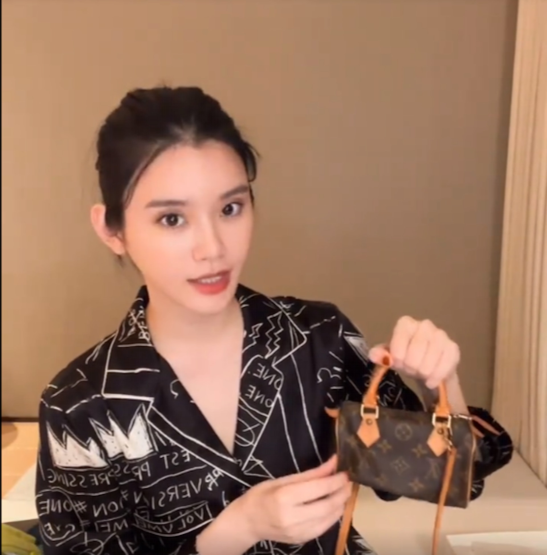 奚夢瑤手袋│LOUIS VUITTON Nano Speedy $14,100(小紅書@奚夢瑤) 奚夢瑤手袋│LOUIS VUITTON Nano Speedy $14,100(小紅書@奚夢瑤)