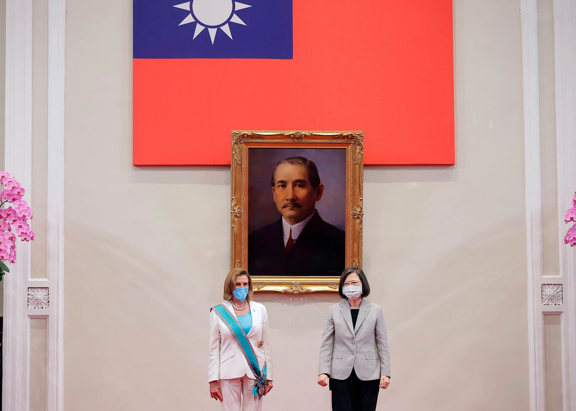 8月3日，台北，佩洛西与蔡英文合照。（Taiwan Presidential Office via 美联社）