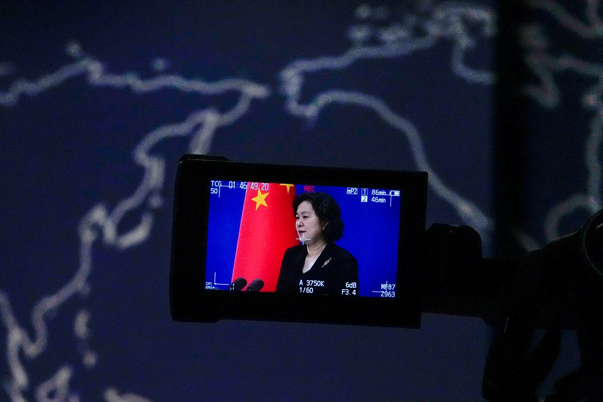 8月3日，北京，外交部发言人华春莹主持例行记者会。对于佩洛西访台，外交部向美方提出严正交涉和强烈抗议。（Andy Wong／美联社）