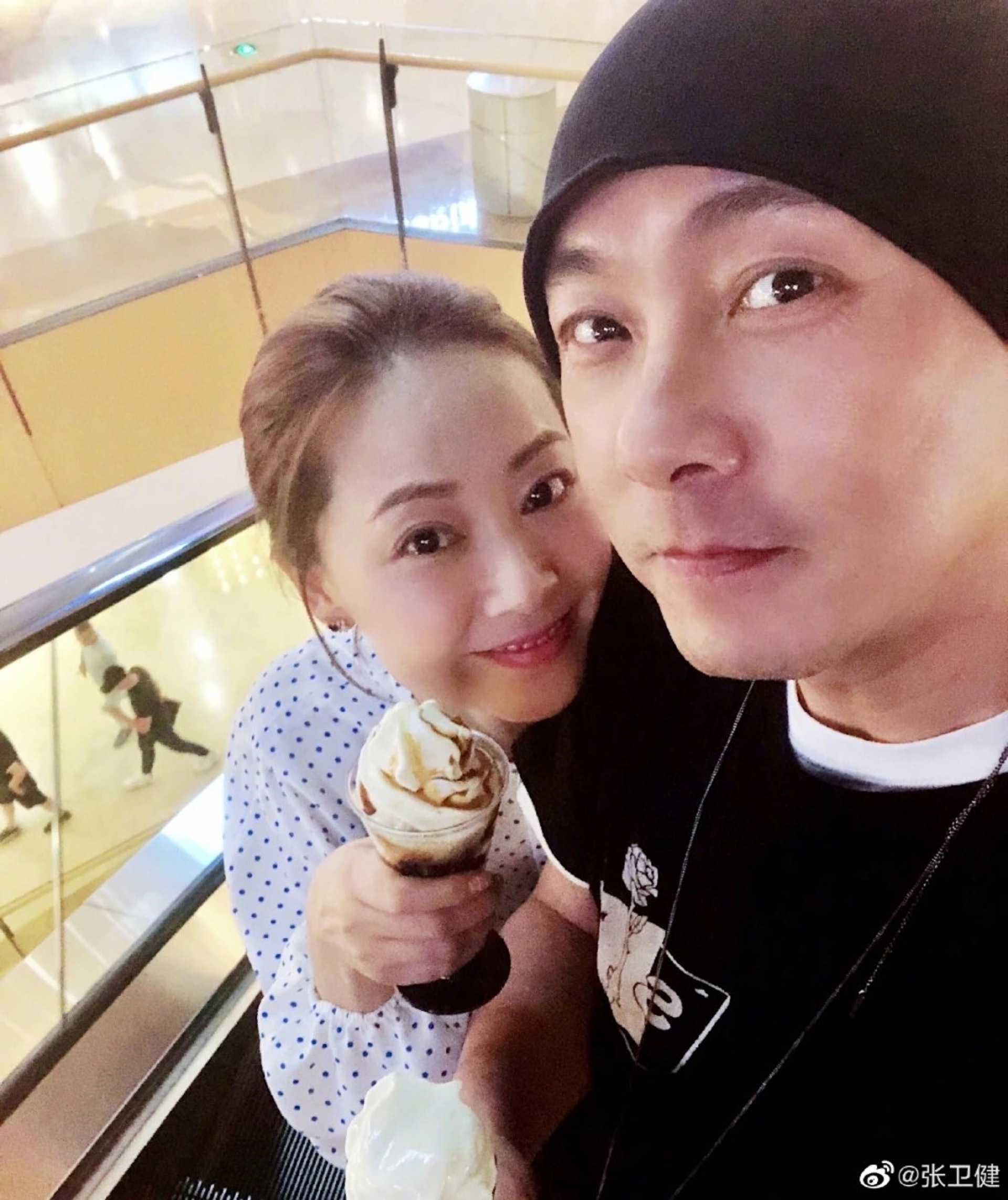 張茜自從與張衛健結婚後逐步淡出幕前,專心照顧家庭。(微博@張衛健) 張茜自從與張衛健結婚後逐步淡出幕前,專心照顧家庭。(微博@張衛健)