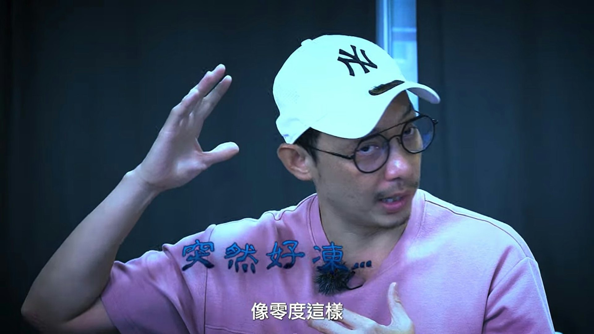 強尼分享靈異經歷。(「Sofiee Ng 吳海昕」YouTube截圖) 強尼分享靈異經歷。(「Sofiee Ng 吳海昕」YouTube截圖)