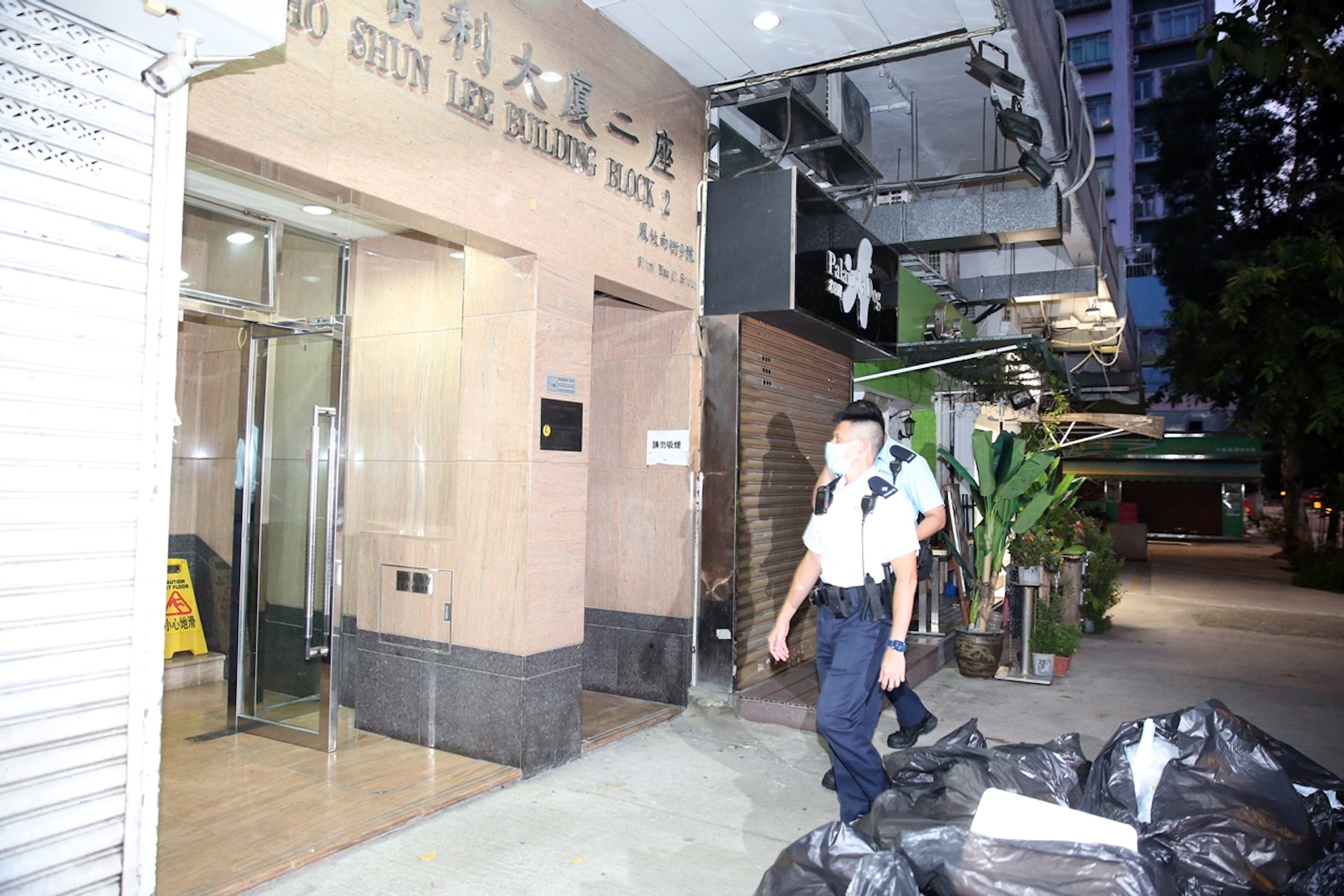 警員在現場調查。(陳永武攝) 警員在現場調查。(陳永武攝)