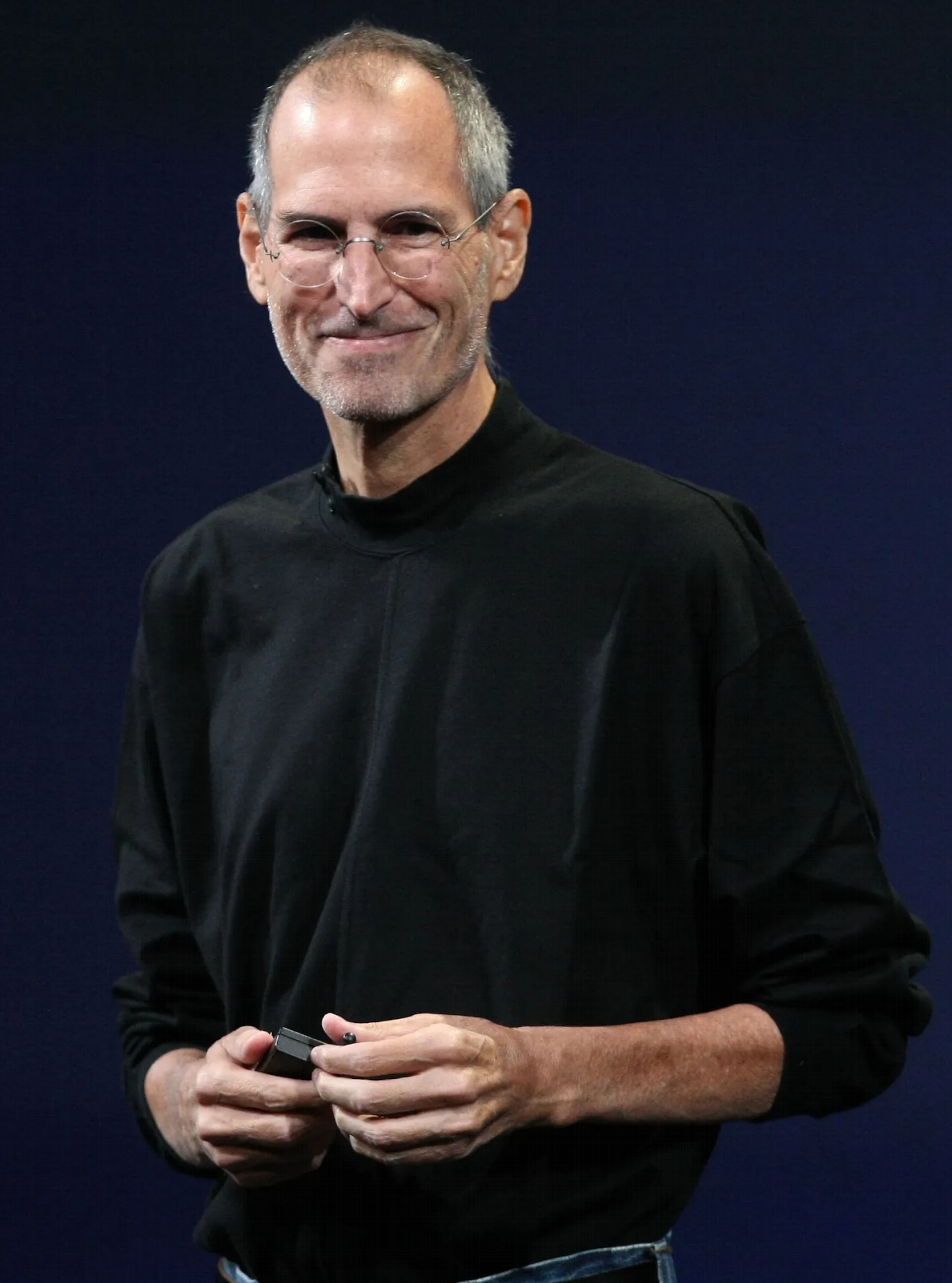 Steve Jobs亦非常喜愛三宅的品牌，生前標誌性的黑色高領上衣，便是出自 Issey Miyake。（Getty Images）