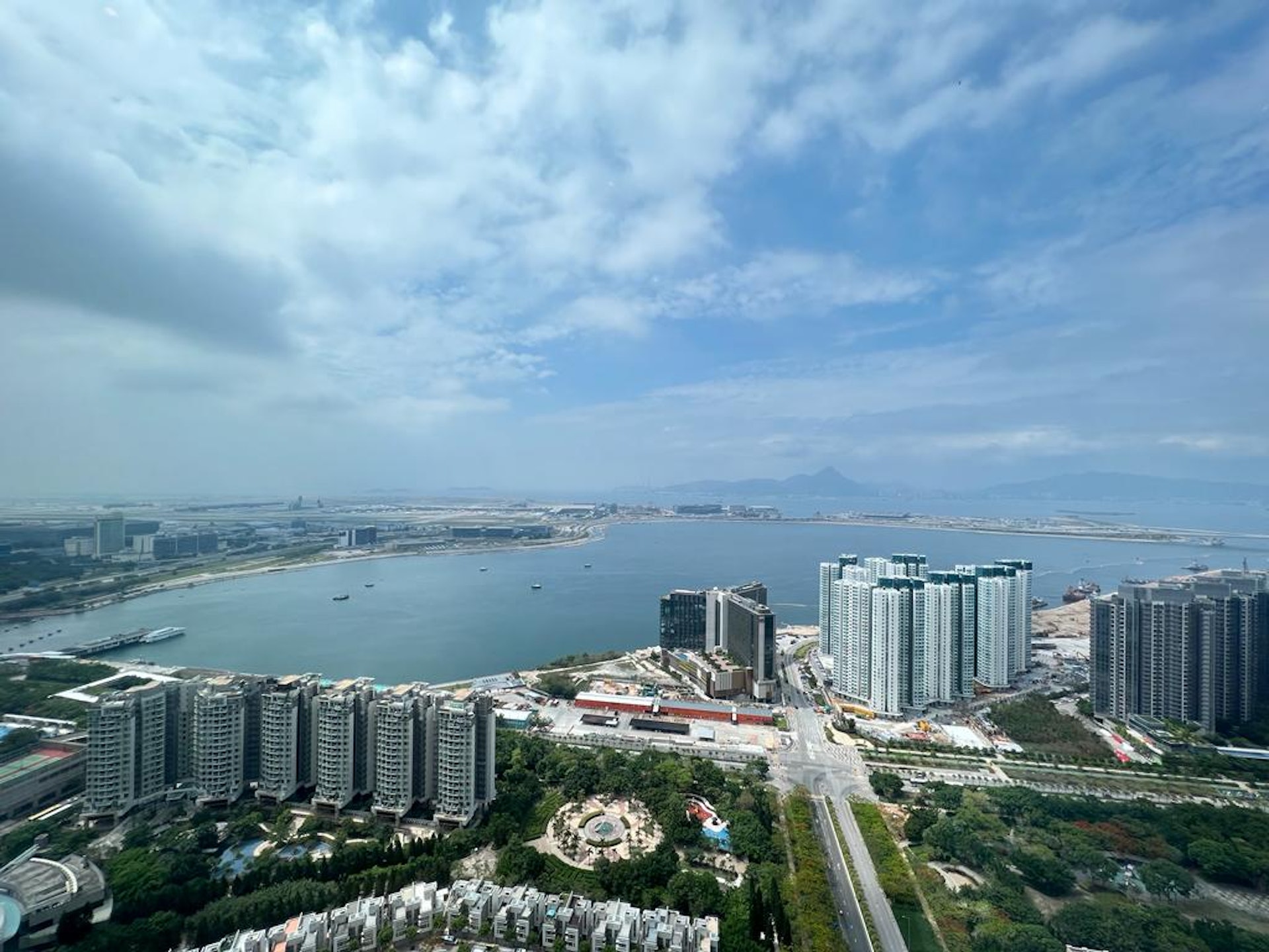 單位可望機場景及海景,視野極開揚。(代理提供) 單位可望機場景及海景,視野極開揚。(代理提供)