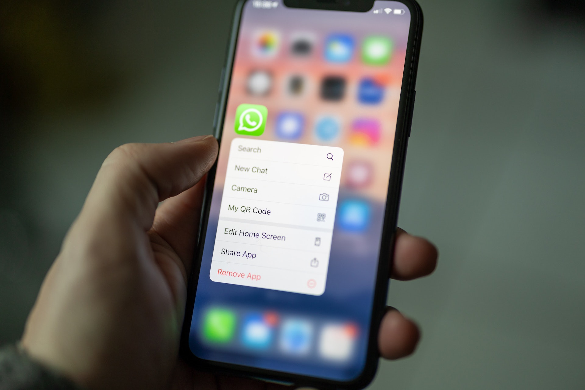 創辦人祖克伯(Mark Zuckerberg)9日於Facebook宣布新功能,他將致力於把WhatsApp打造成最具隱私的通訊軟體。(dimitri-karastelev/unsplash)