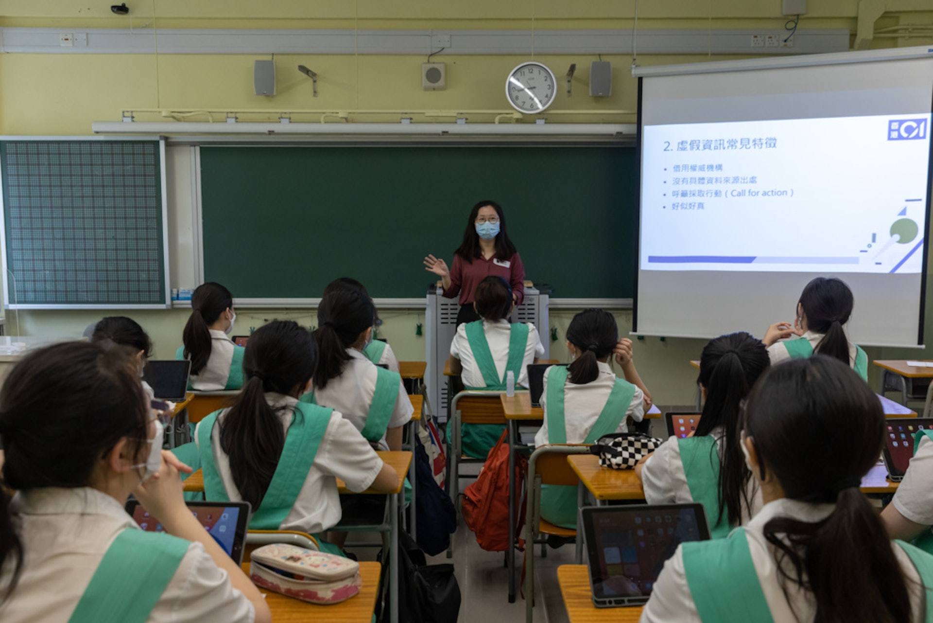 《香港01》到校為庇理羅士女子中學中四生舉辦媒體及資訊素養講座。(張浩維攝) 《香港01》到校為庇理羅士女子中學中四生舉辦媒體及資訊素養講座。(張浩維攝)