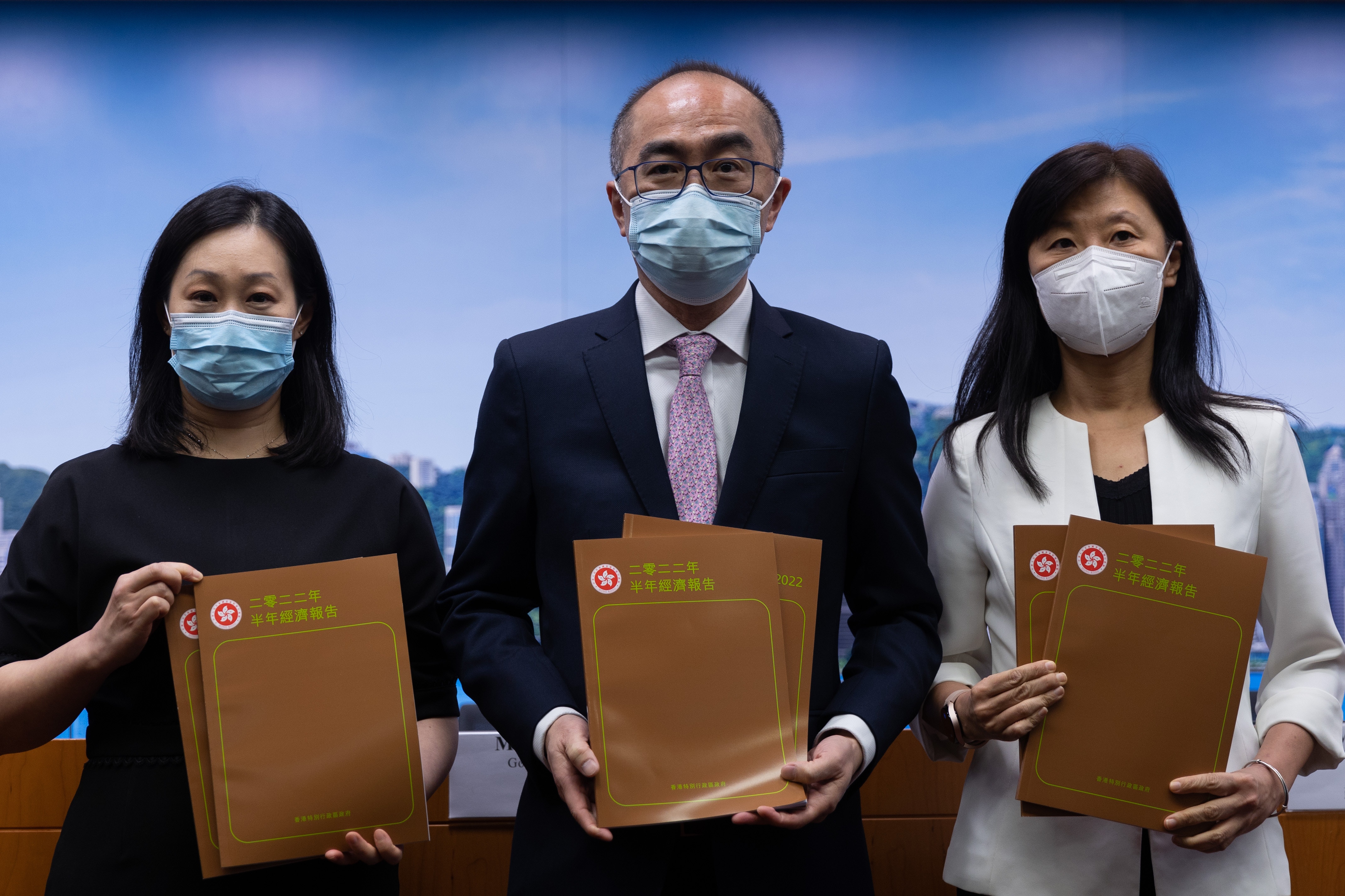 政府經濟顧問梁永勝﹕消費及投資市場漸改善經濟有望重拾增長