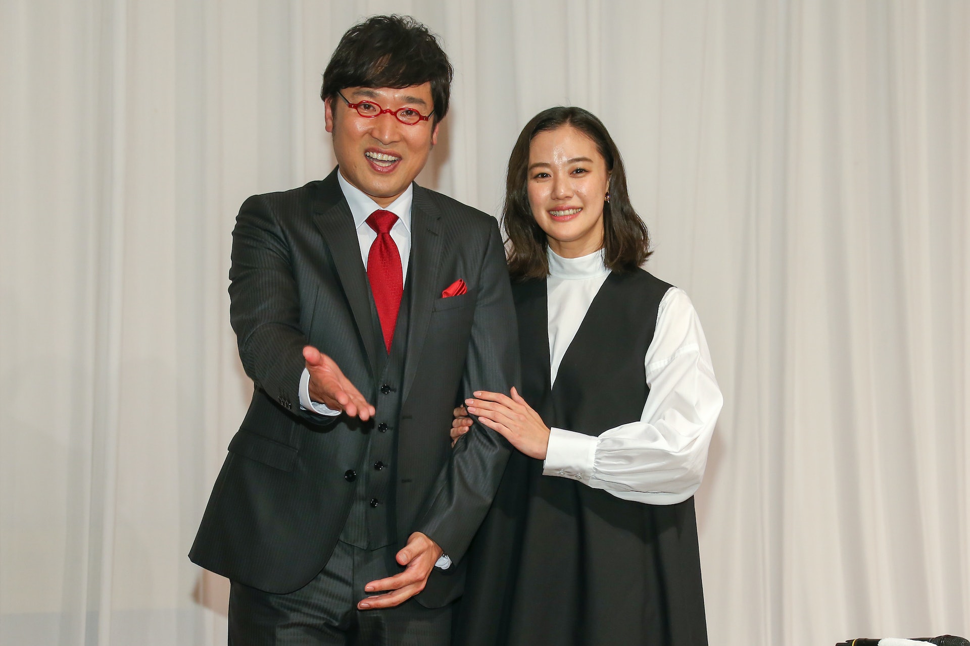 蒼井優誕女|蒼井優和山里亮太日前迎接女兒出生。(視覺中國) 蒼井優誕女|蒼井優和山里亮太日前迎接女兒出生。(視覺中國)