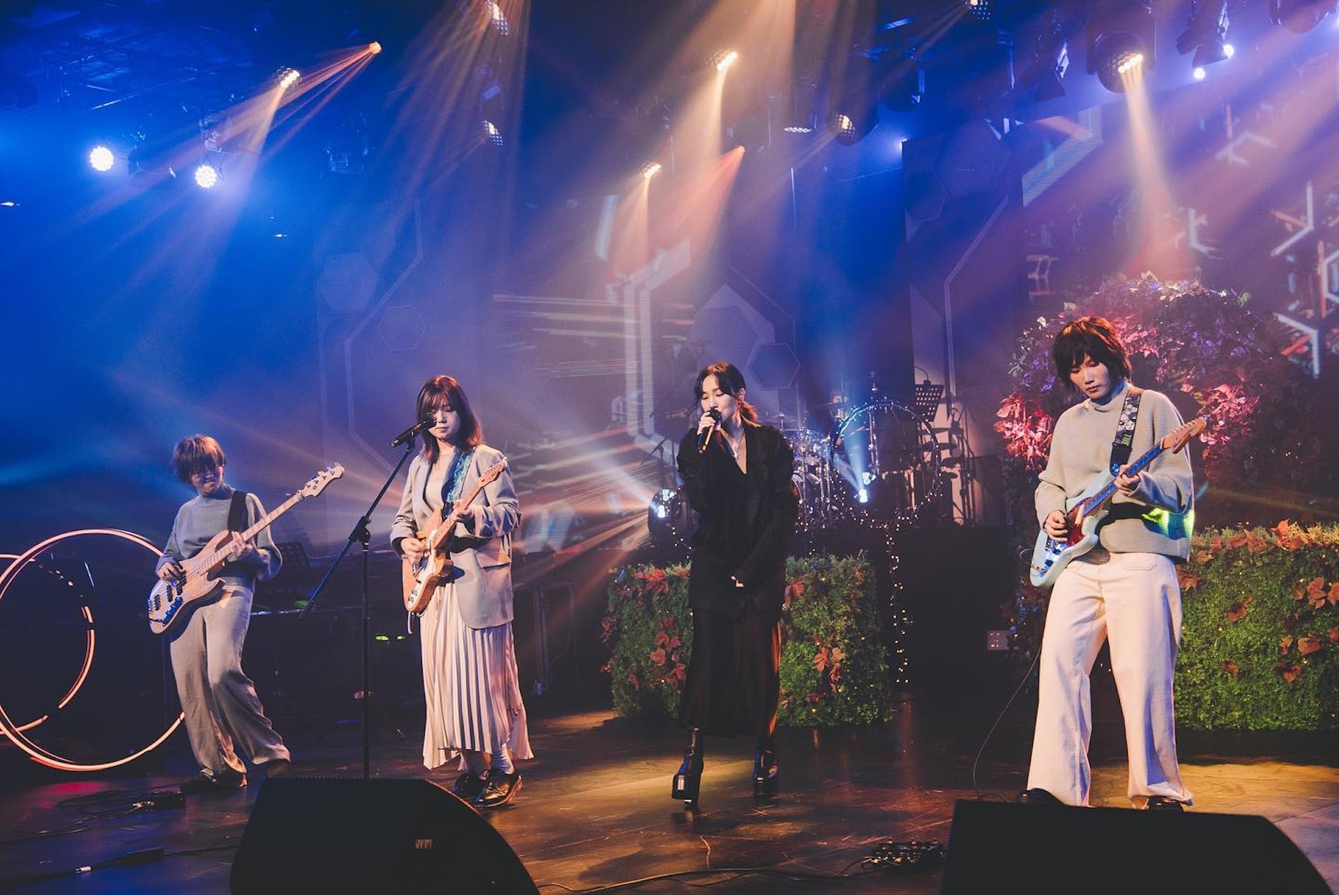 WHIZZ在2019年3月成立,主音王雨山、結他手 Moo、低音結他手Bowie及鼓手Jess均為90後女生。(「WHIZZ」Facebook圖片) WHIZZ在2019年3月成立,主音王雨山、結他手 Moo、低音結他手Bowie及鼓手Jess均為90後女生。(「WHIZZ」Facebook圖片)