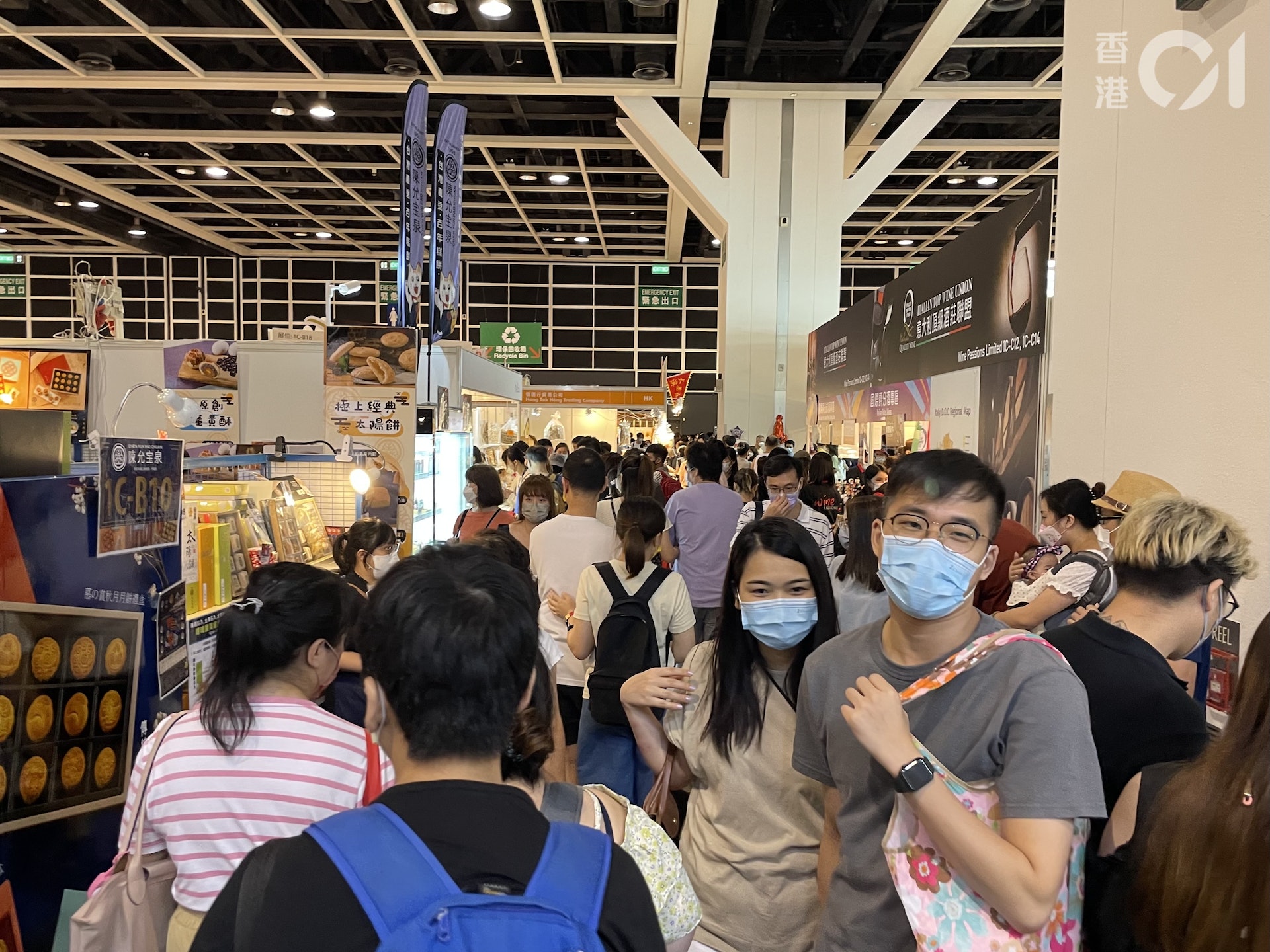 美食博覽8月14日再度逼爆,多間展商都稱周末生意大增。(鄧宇詩攝) 美食博覽8月14日再度逼爆,多間展商都稱周末生意大增。(鄧宇詩攝)