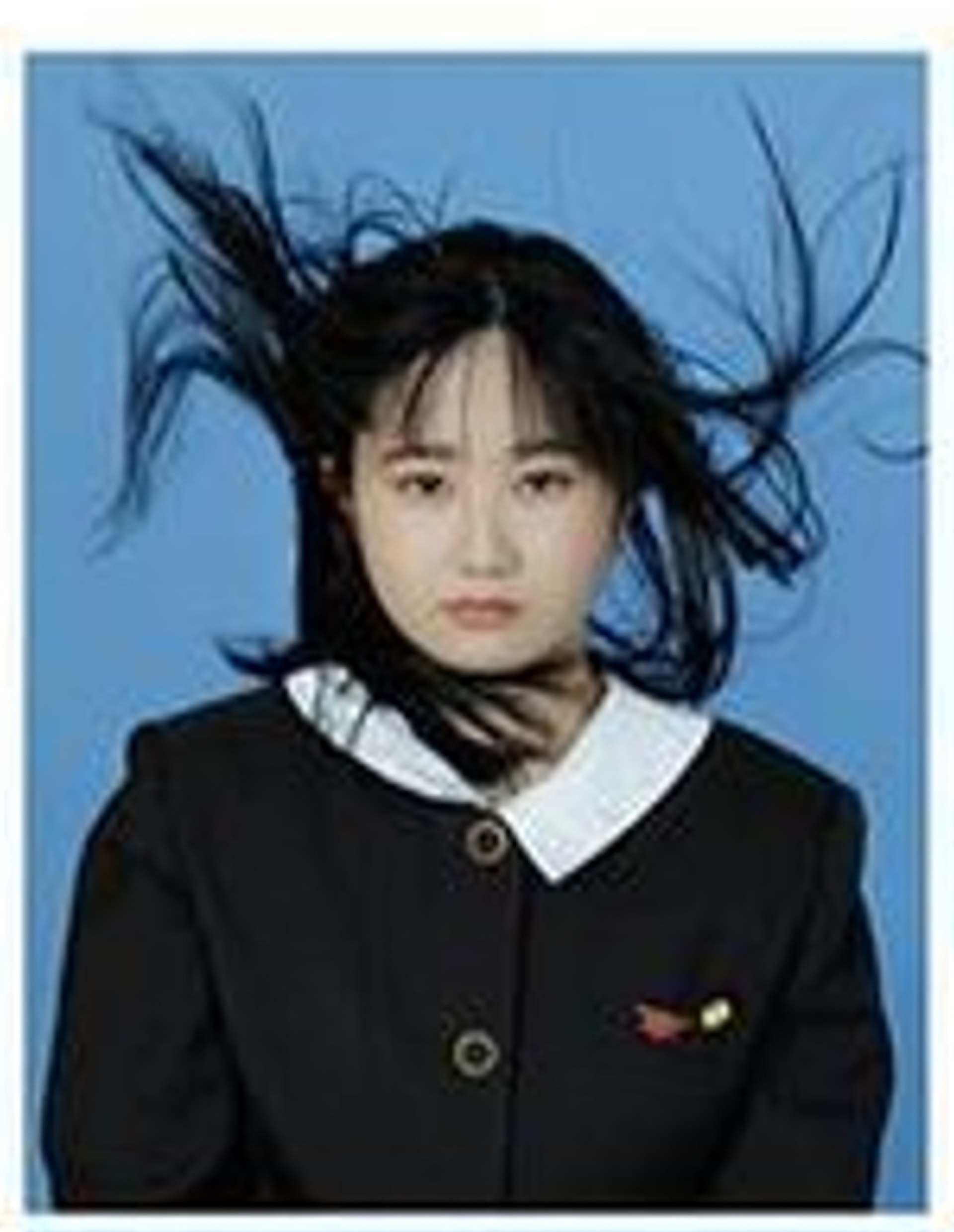 日本鹿兒島的一所高中以「逆風」為主題拍攝了一系列學生的「逆風大頭照」,旋即在網上瘋傳。(IG@amami.h.s_amakou) 日本鹿兒島的一所高中以「逆風」為主題拍攝了一系列學生的「逆風大頭照」,旋即在網上瘋傳。(IG@amami.h.s_amakou)