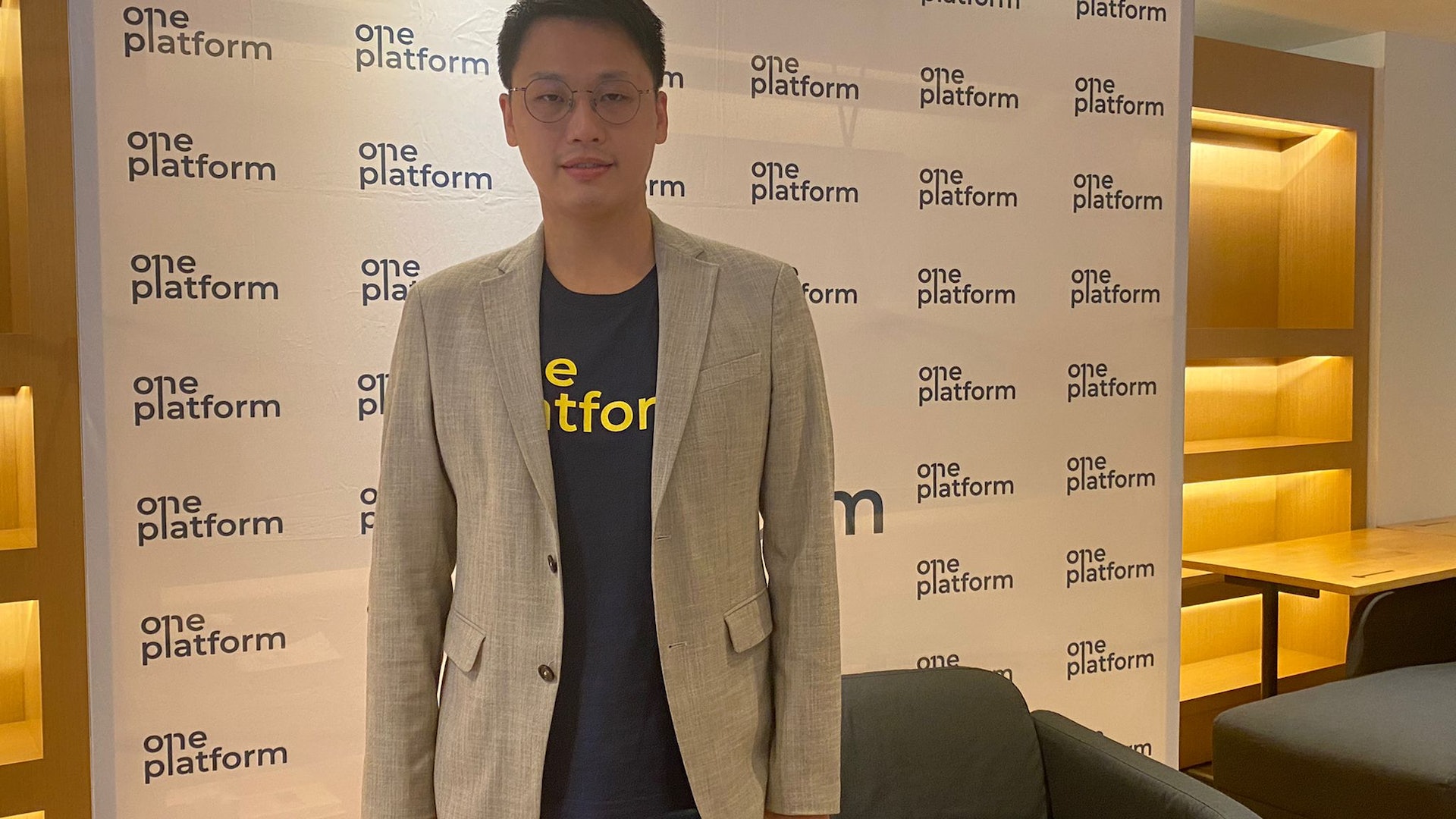 康宏環一胡啟深︰ 股權風波吿一段落 定位金融超市網上平台 康宏環一胡啟深︰ 股權風波吿一段落 定位金融超市網上平台