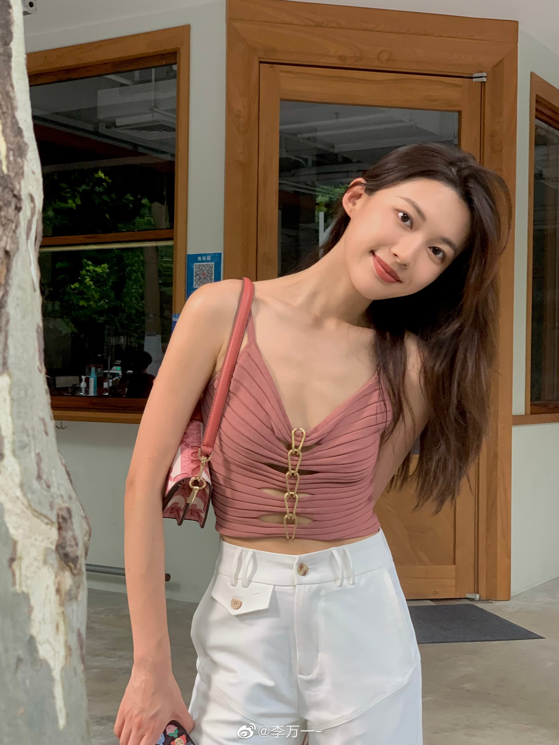 心動的信號5 素人李萬一撞樣李佳芯網上分享大量性感美圖 心動的信號5 素人李萬一撞樣李佳芯網上分享大量性感美圖