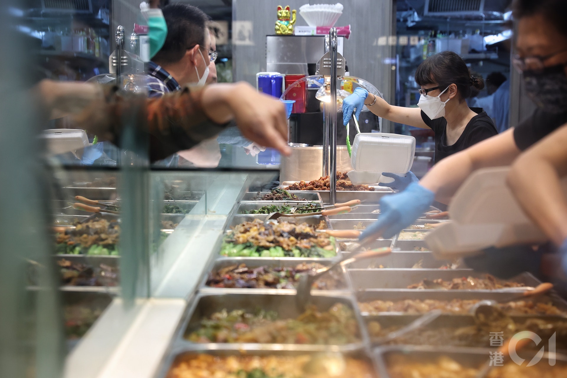 兩餸飯在疫情其間火速冒起,是香港人最愛的外賣之選。(資料圖片/李澤彤攝) 兩餸飯在疫情其間火速冒起,是香港人最愛的外賣之選。(資料圖片/李澤彤攝)