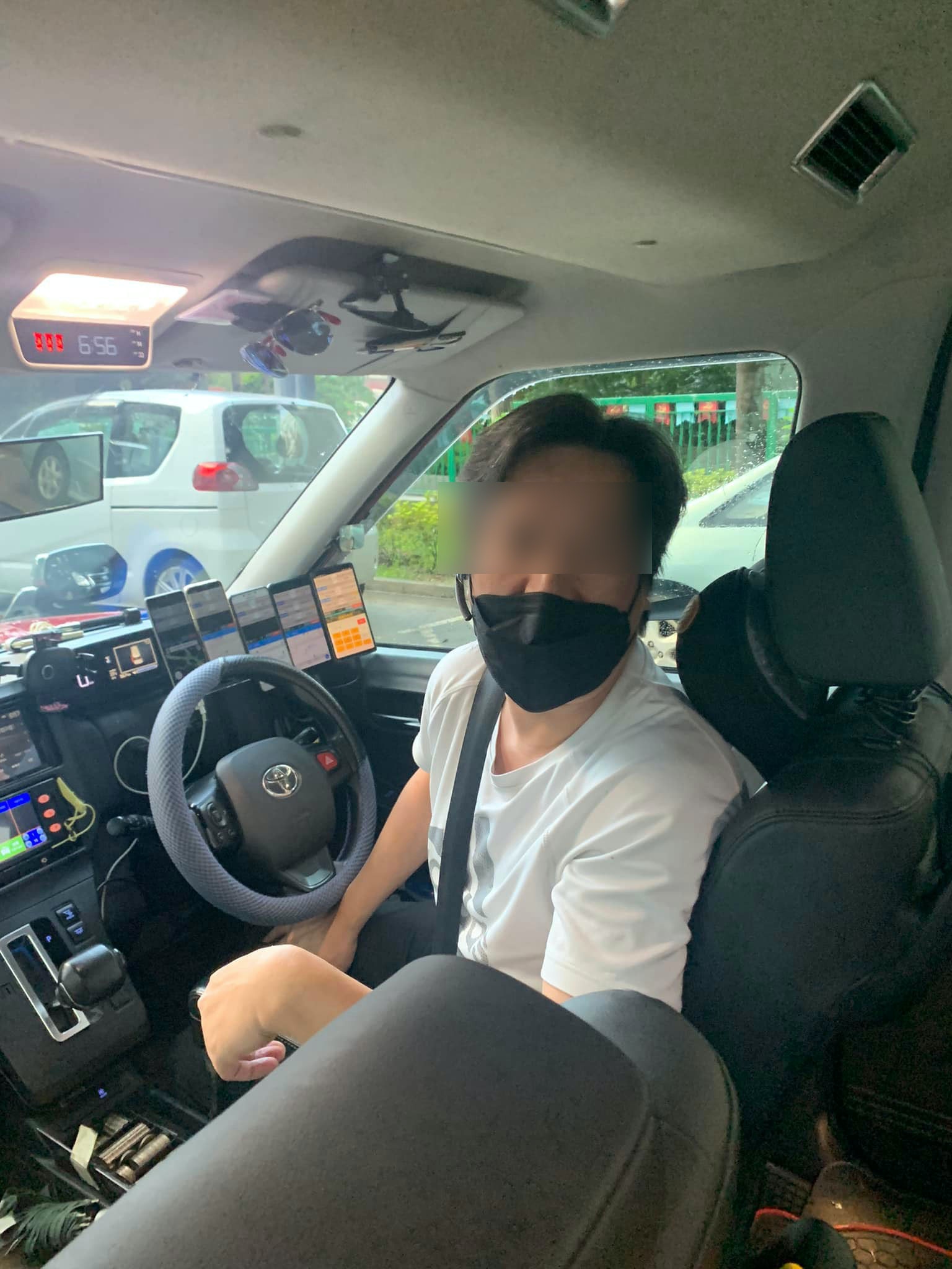 網上流傳帖文，有乘客指清晨以電話程式叫的士，到達目的地後詢問司機1句「係唔係已經85折咗㗎喇？」，沒料司機聞言情緒失控，對她「爆粗」狂罵，雙方不歡而散。（fb「的士司機資訊網 Taxi」圖片）