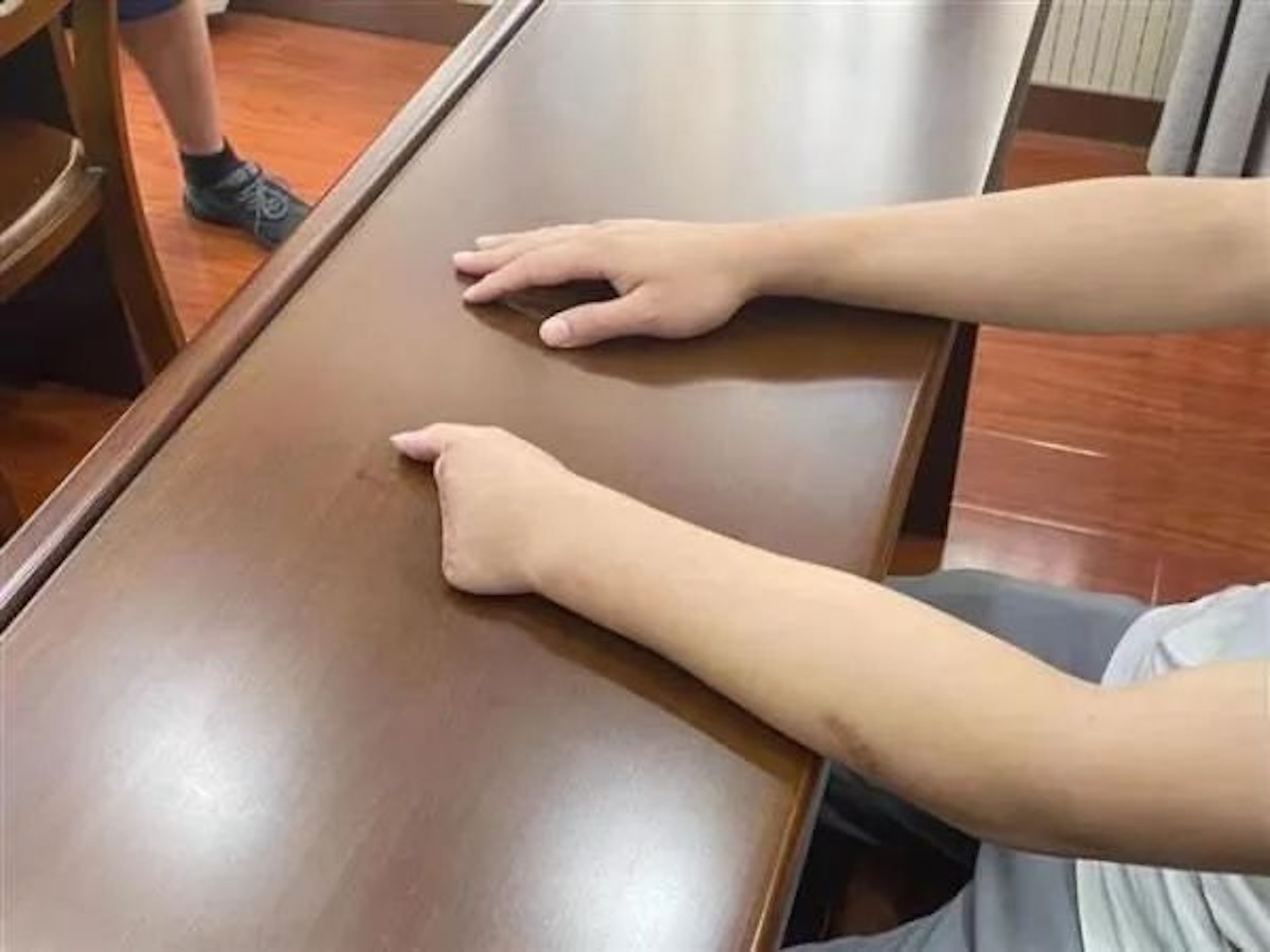 21歲四川男子被網友騙去緬北,失去四根手指,鬼門關走一遭 。(圖/翻攝 光明網) 21歲四川男子被網友騙去緬北,失去四根手指,鬼門關走一遭 。(圖/翻攝 光明網)