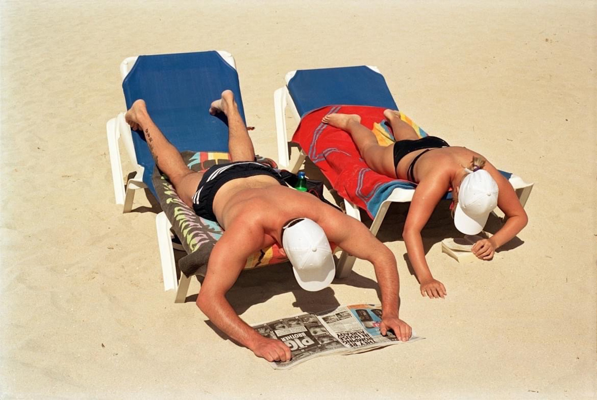 Martin Parr《Life's a Beach》(圖片來源: https://moom.cat/l/rLMqId) Martin Parr《Life's a Beach》(圖片來源: https://moom.cat/l/rLMqId)
