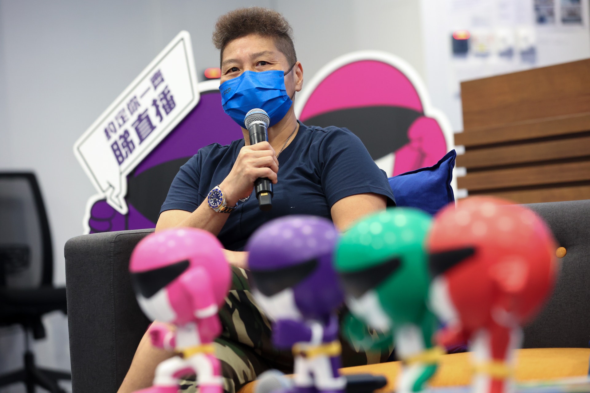 「好市民獎」得主之一李女士,曾在港鐵車廂制止一宗風化案,成功將一名少女從「魔爪」中解救出來,將「色狼」繩之於法。(夏家朗攝) 「好市民獎」得主之一李女士,曾在港鐵車廂制止一宗風化案,成功將一名少女從「魔爪」中解救出來,將「色狼」繩之於法。(夏家朗攝)