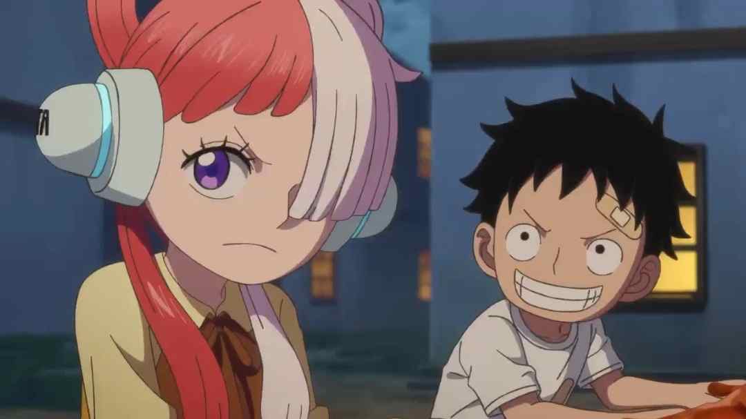 美音是紅髮的養女，二人在風車村時期常一起玩。