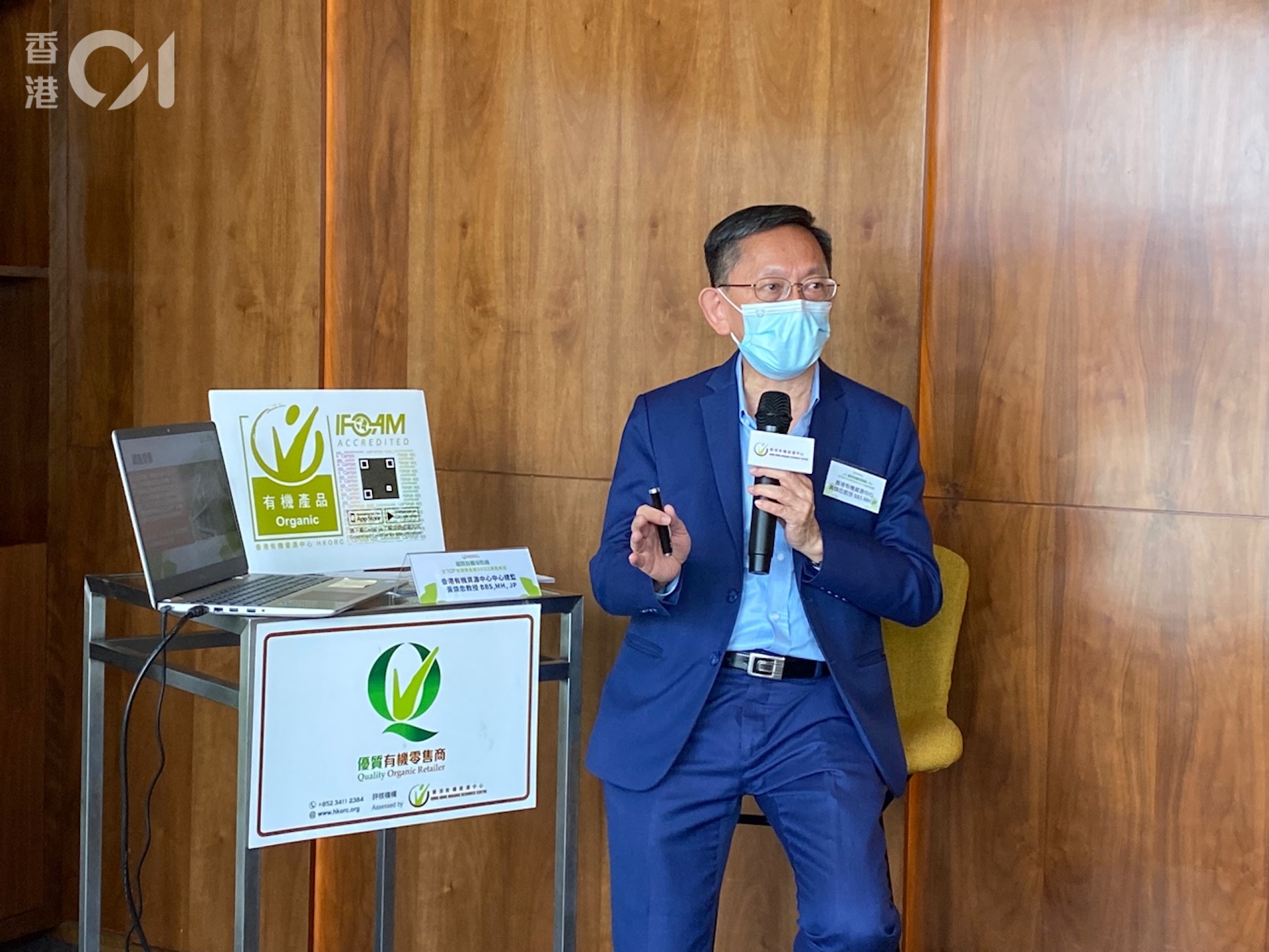 香港有機資源中心總監黃煥忠指近年市民開始重視健康和食品質素,對有機產品有更深入了解,反映在調查結果上。(麥鍵瀧攝) 香港有機資源中心總監黃煥忠指近年市民開始重視健康和食品質素,對有機產品有更深入了解,反映在調查結果上。(麥鍵瀧攝)