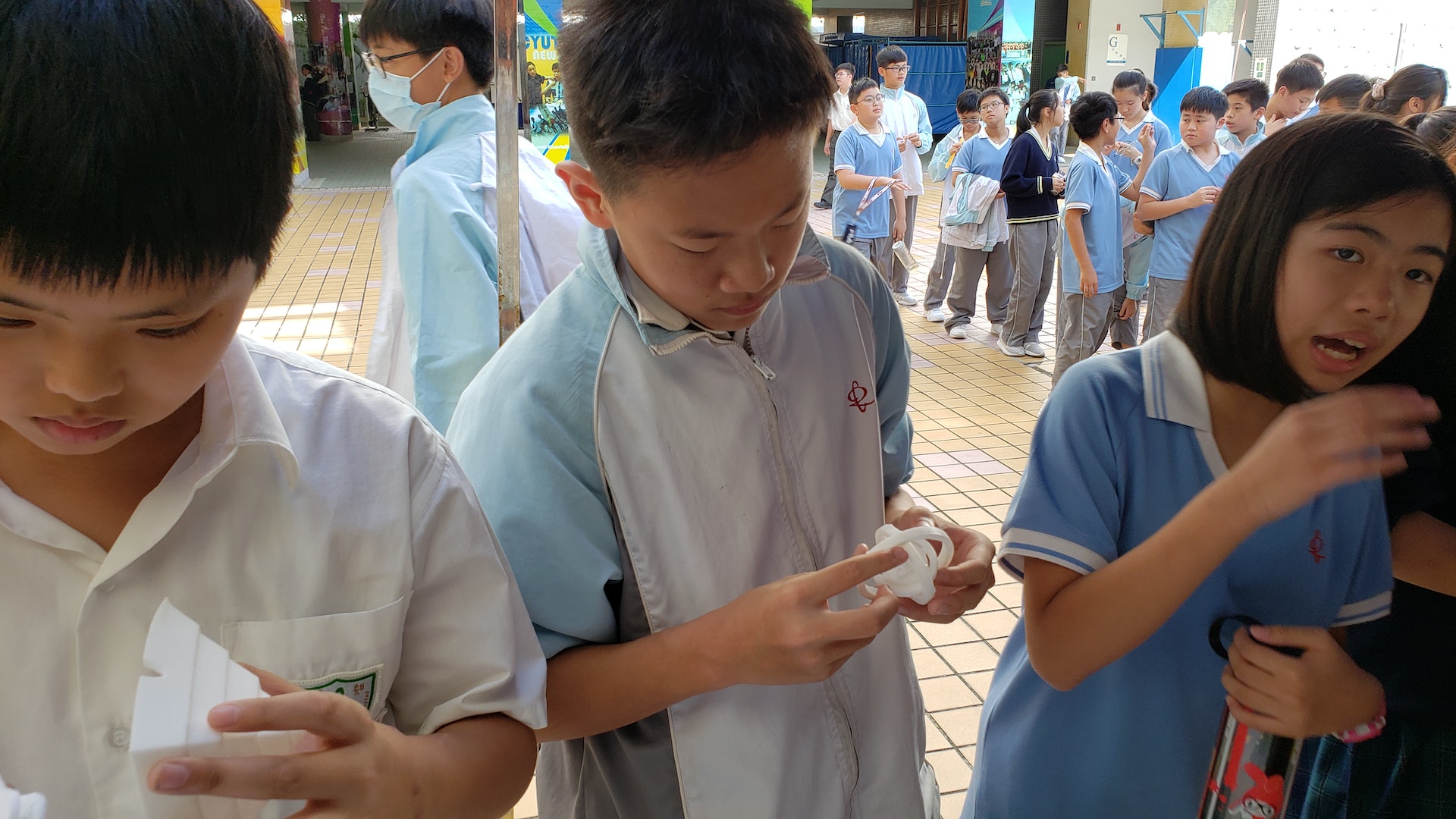 萬鈞匯知中學會舉行午間科創講堂,由老師與學生分享與科學有關的有趣生活小品。(萬鈞匯知中學提供) 萬鈞匯知中學會舉行午間科創講堂,由老師與學生分享與科學有關的有趣生活小品。(萬鈞匯知中學提供)