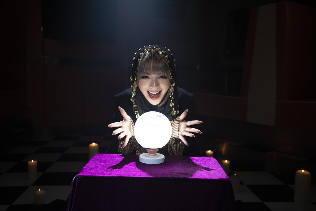JW早前為新歌《FF》拍攝MV。