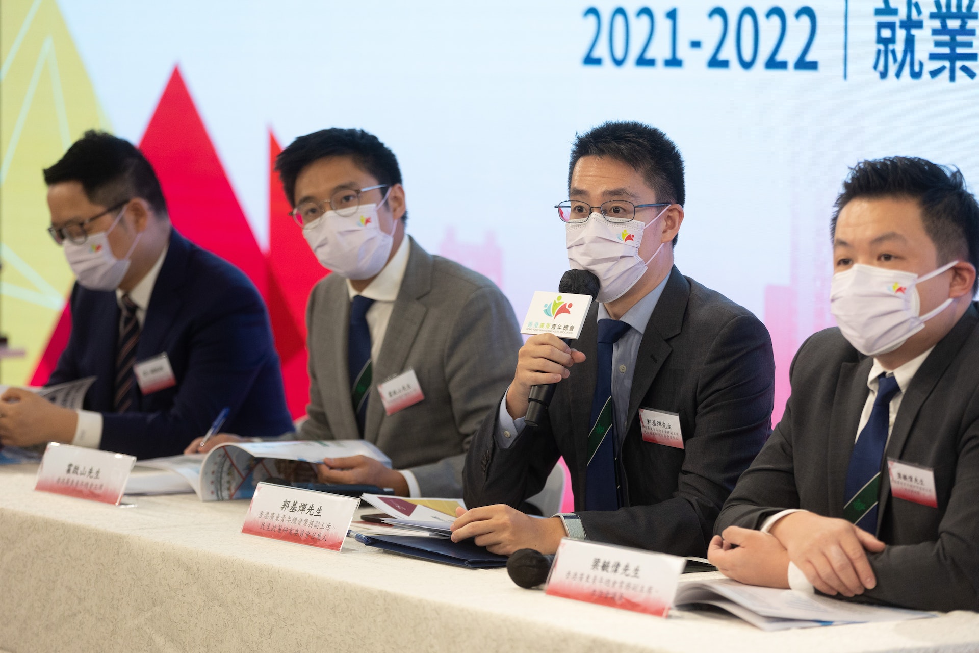 左二為霍啟山、左三郭基煇。(廖雁雄攝) 左二為霍啟山、左三郭基煇。(廖雁雄攝)