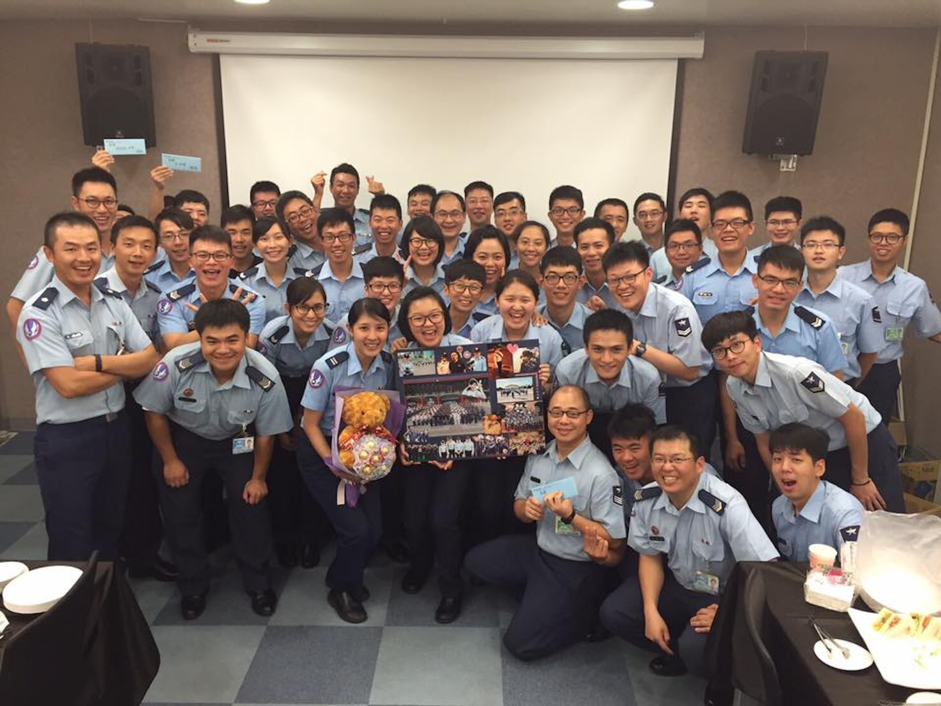 台灣空軍美少女方棱溶（中華民國空軍軍樂隊 Air Force military Band Facebook）