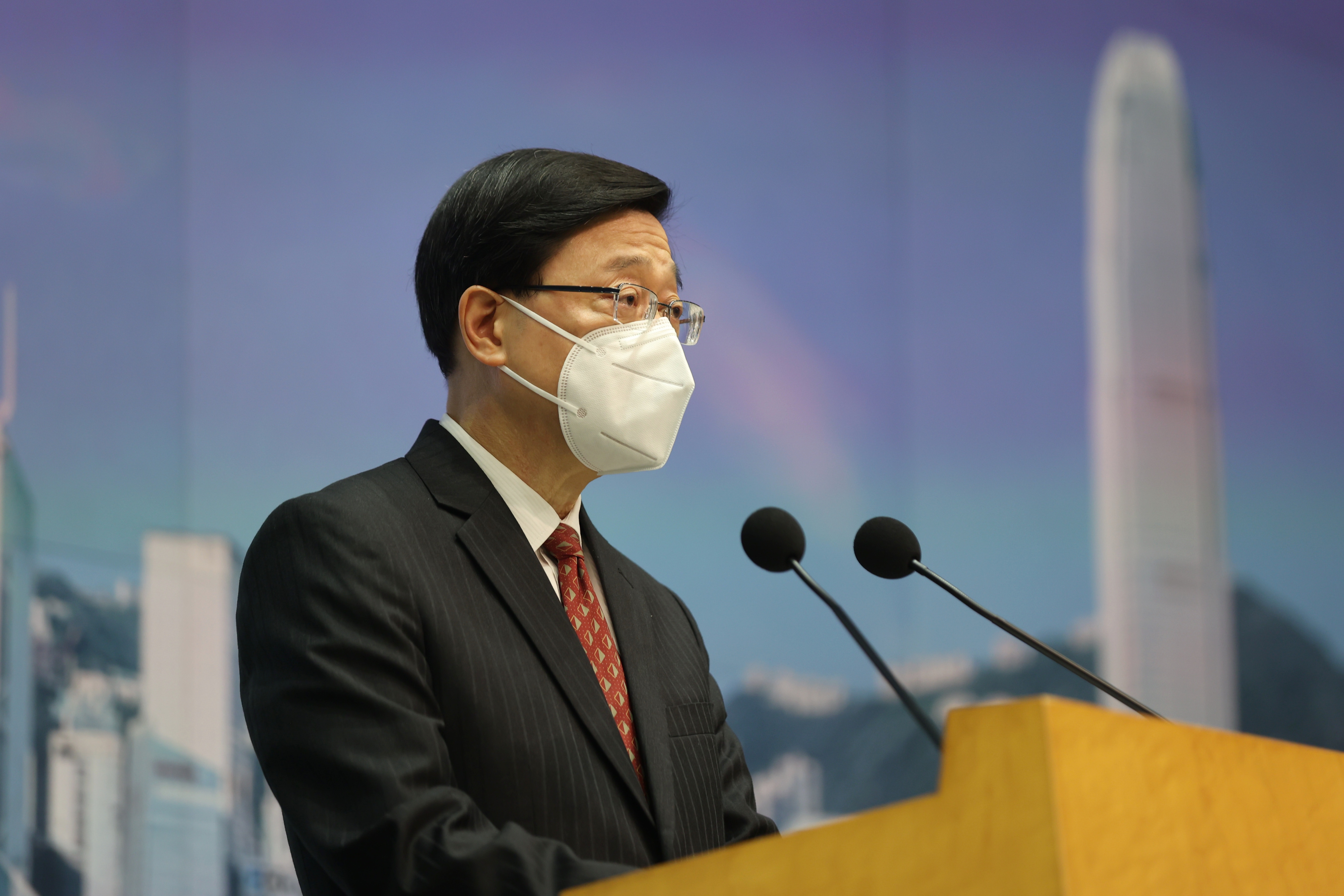 《彭博》引述消息：特首李家超傾向支持11月前取消酒店隔離政策
