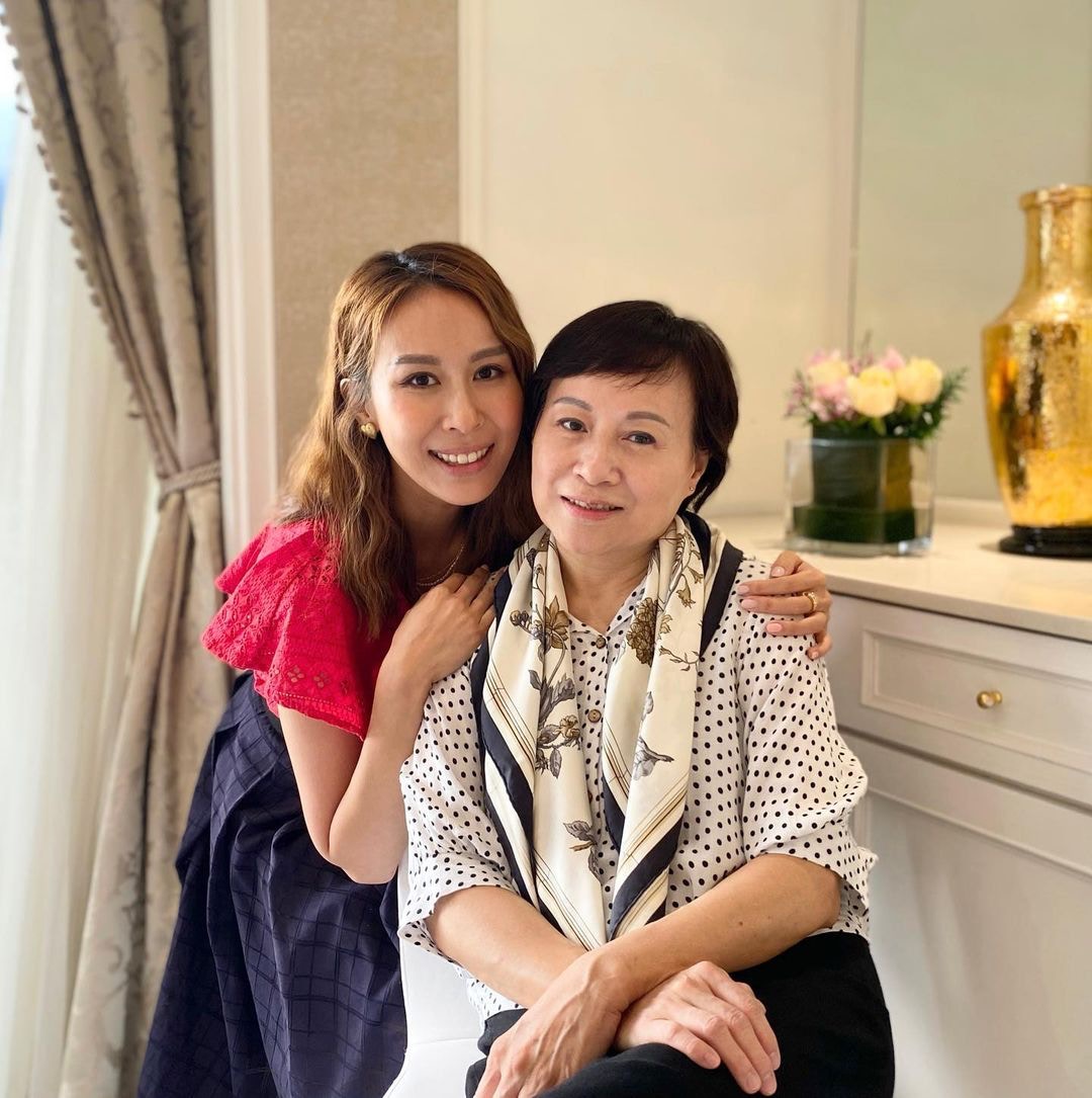 今日(2/9)是曹敏莉的40歲生日,她在IG上載與媽媽的合照。(IG/ @chomandylee) 今日(2/9)是曹敏莉的40歲生日,她在IG上載與媽媽的合照。(IG/ @chomandylee)