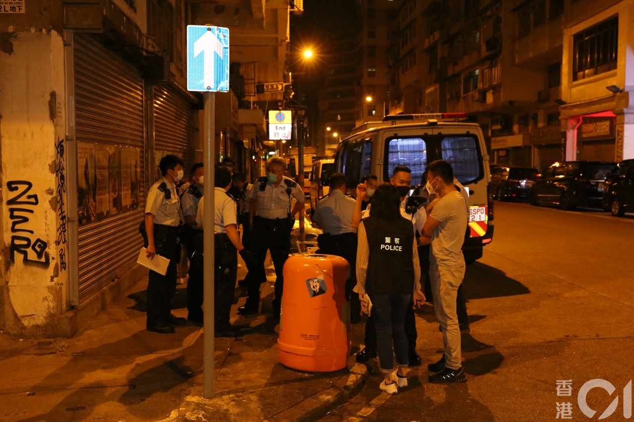 大批警員在場調查。（張家豪攝）