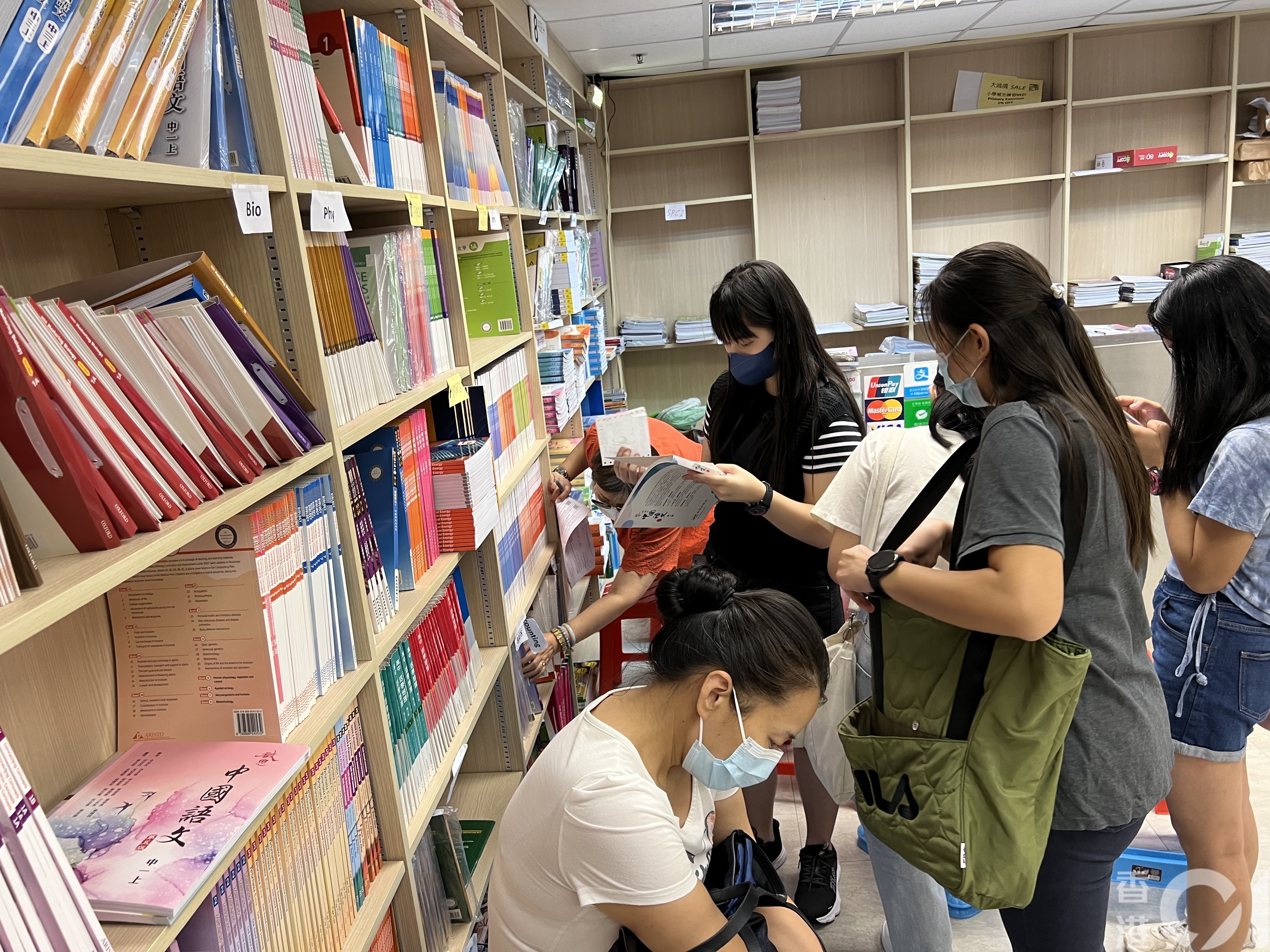 精工書荒 瑪利曼小學孖女訂書一個有一個無校方准用電子書上課