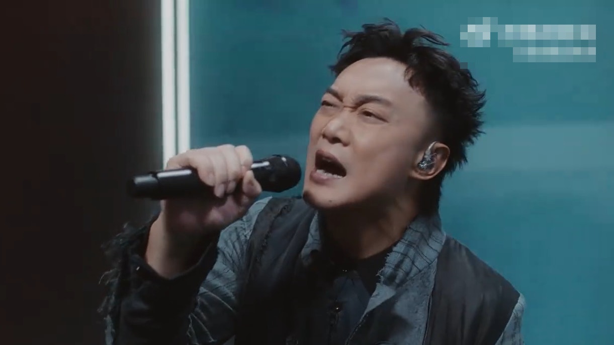 陳奕迅Eason《孤勇者》推出首唱Show 推出半個鐘即上熱搜冠軍 陳奕迅Eason《孤勇者》推出首唱Show 推出半個鐘即上熱搜冠軍