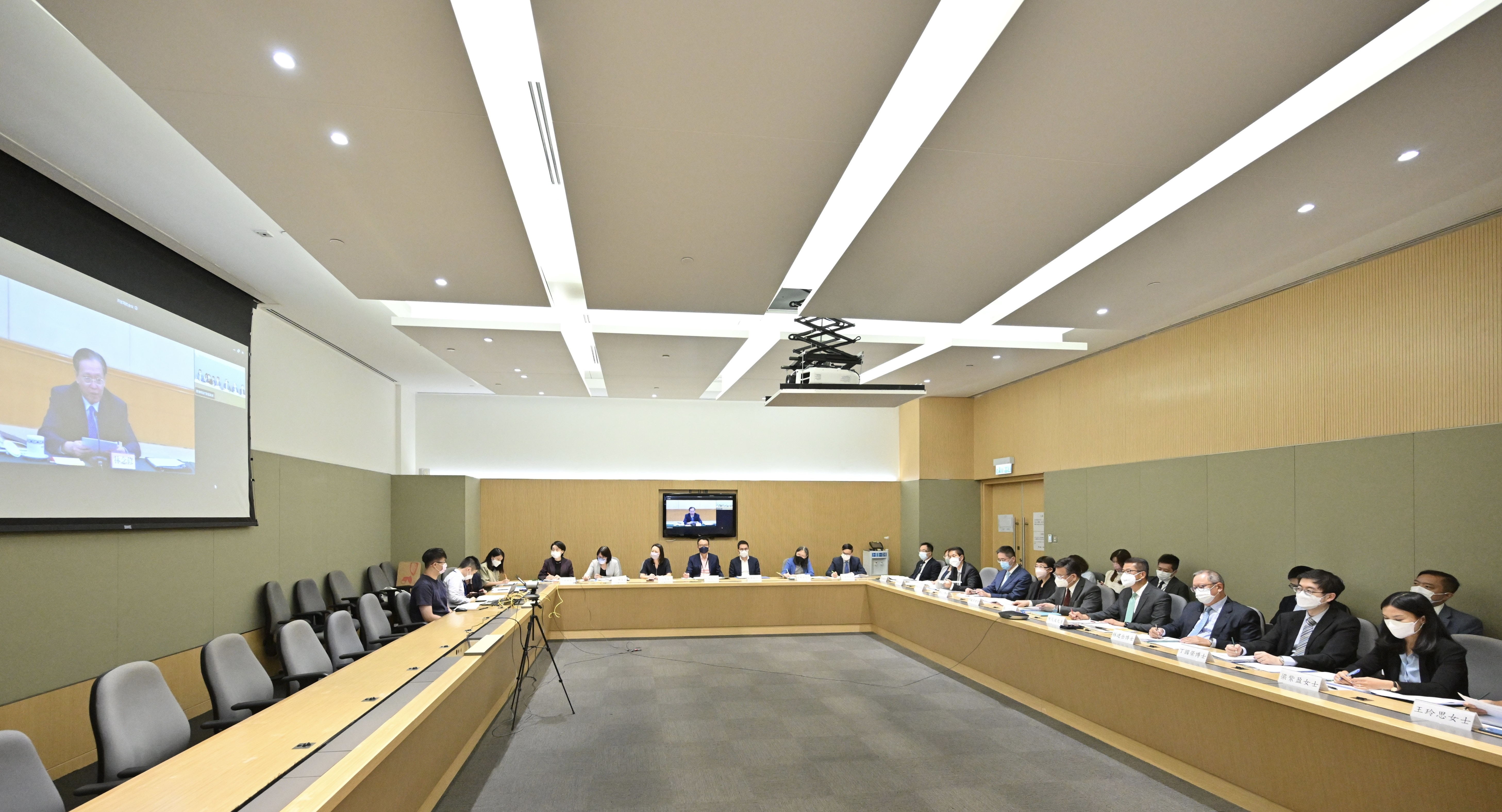 特區政府與國家發改委及其他相關中央部委，通過視像方式舉行支持香港全面參與和助力「一帶一路」建設聯席會議第五次會議。（政府新聞處）
